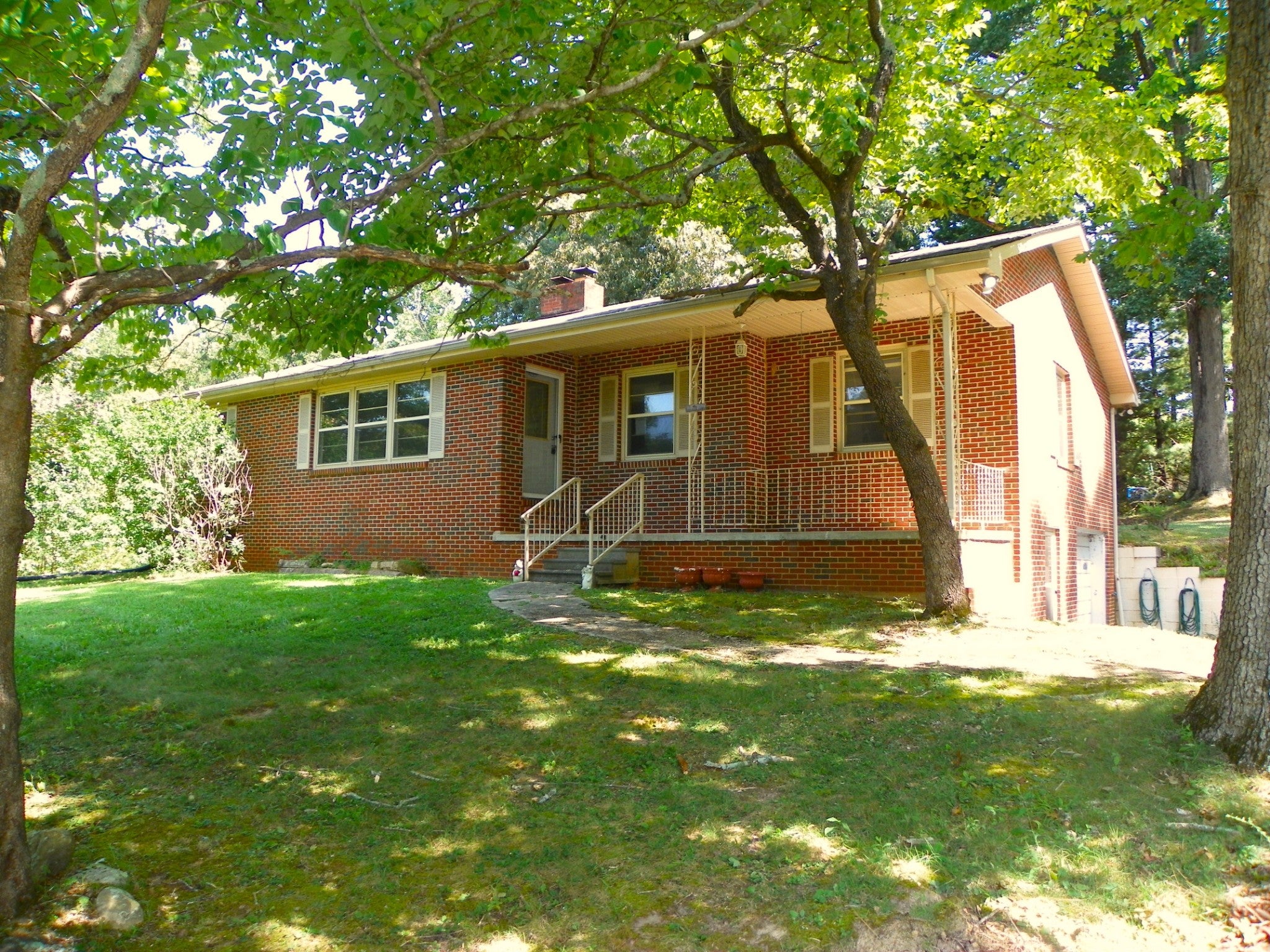 2370 Yager Rd — photo