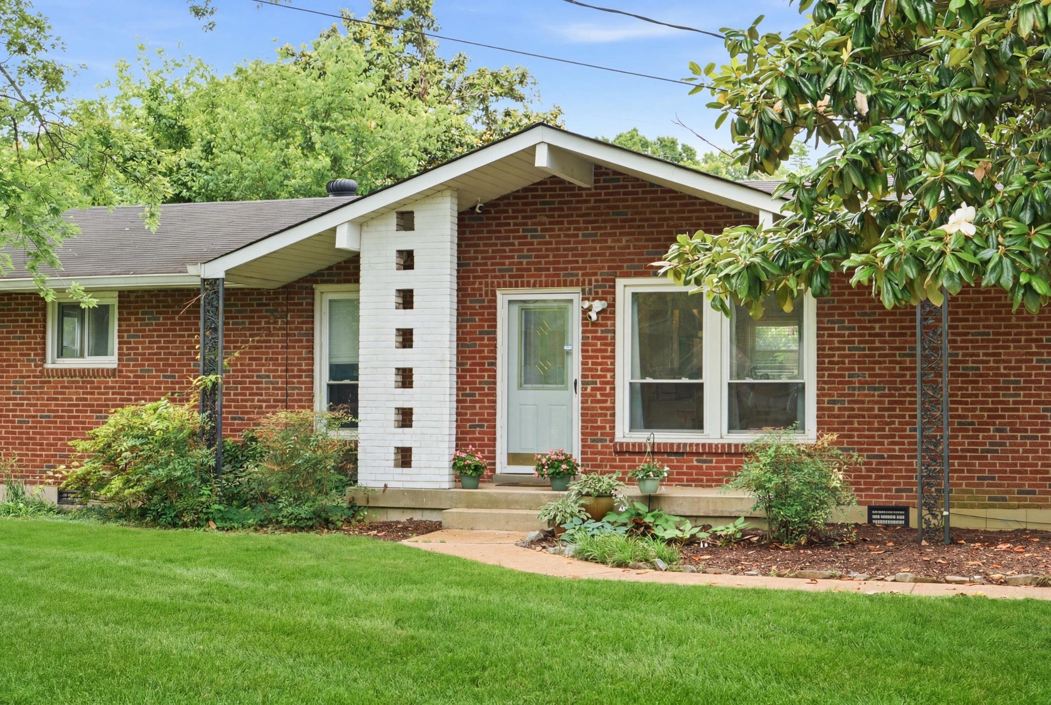 5004 W Durrett Dr — photo