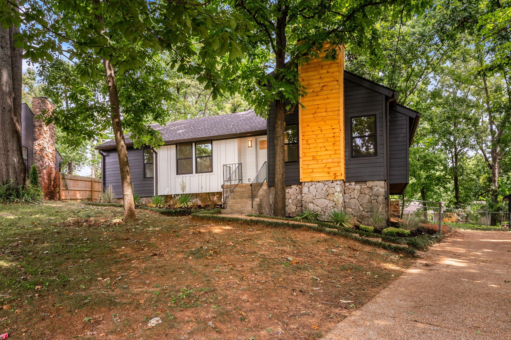 304 Sunrise Cir — photo