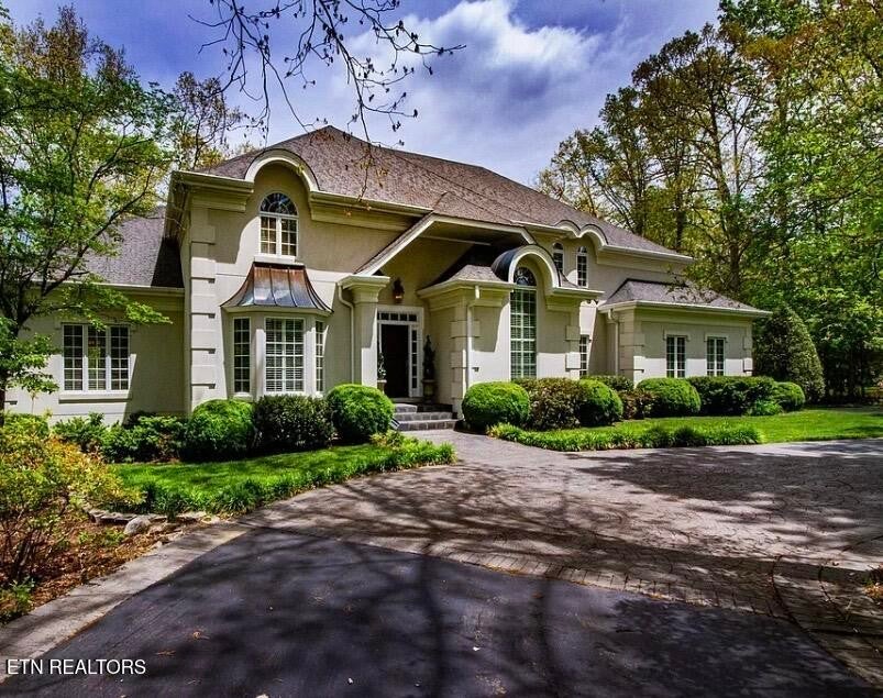 554 Halstead Drive — photo
