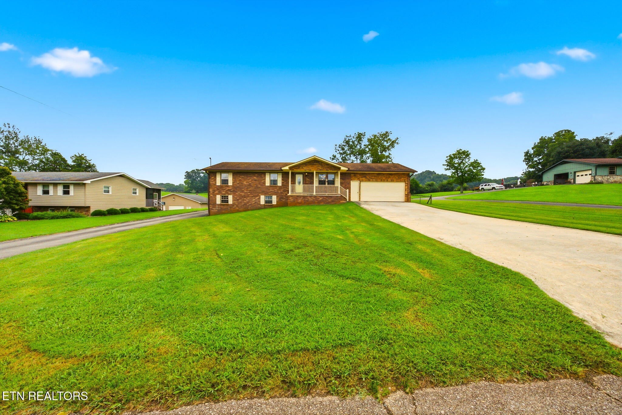 208 Overlook Drive — photo