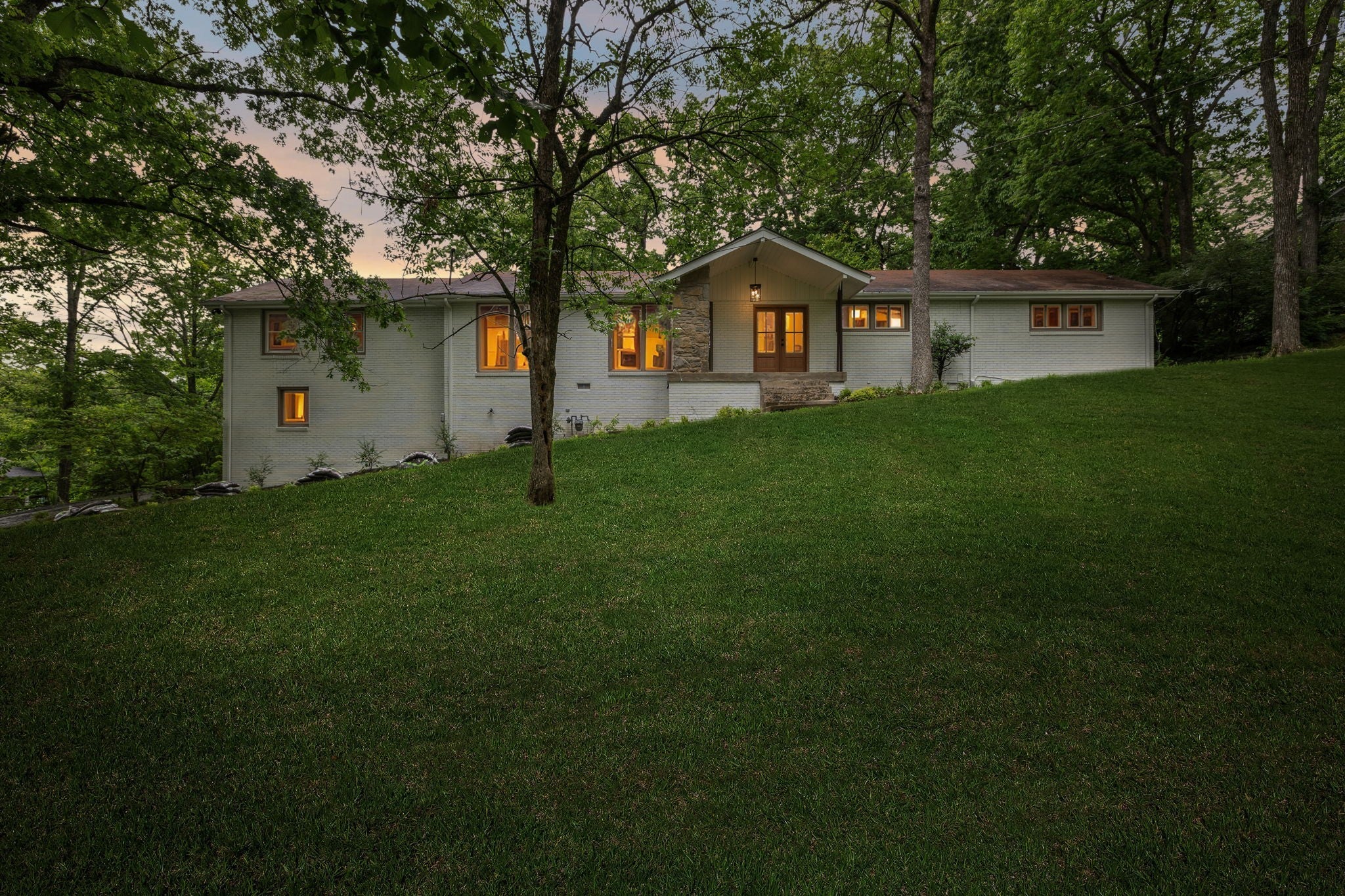 909 Plateau Pkwy — photo