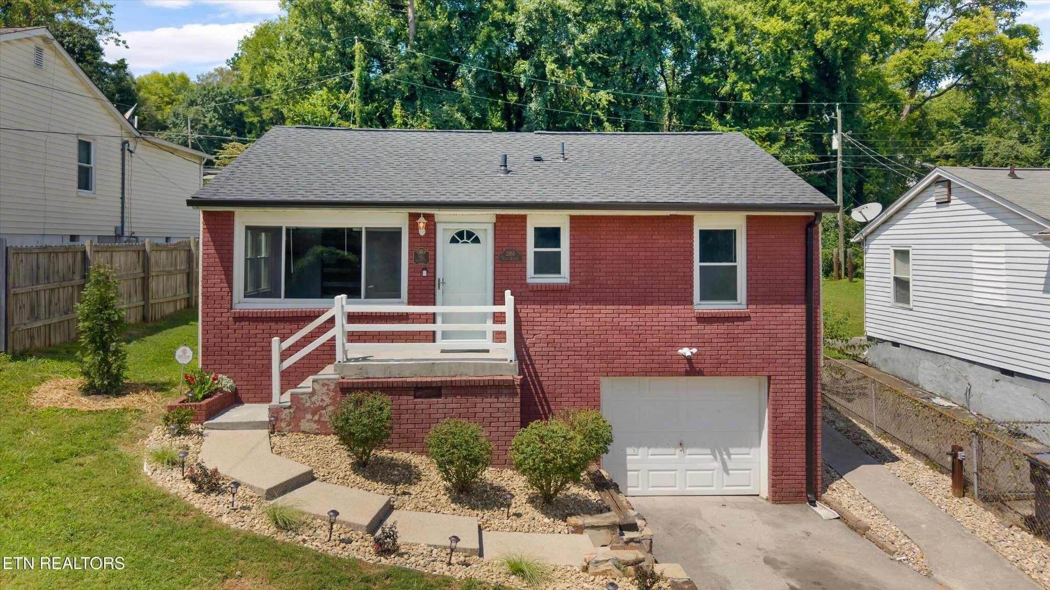 2951 Cecil Ave — photo