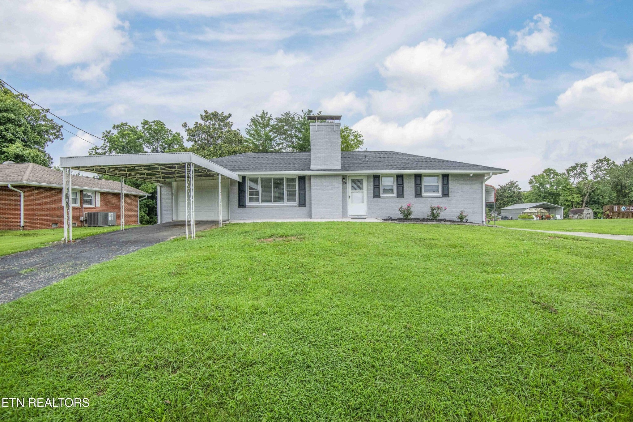 107 Hillcrest Lane — photo