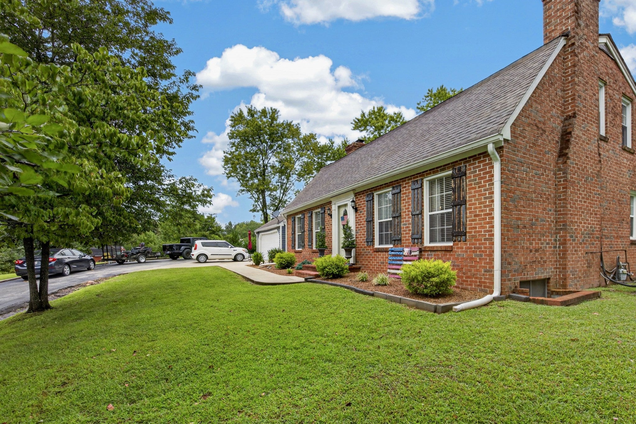 115 Sunset Dr — photo