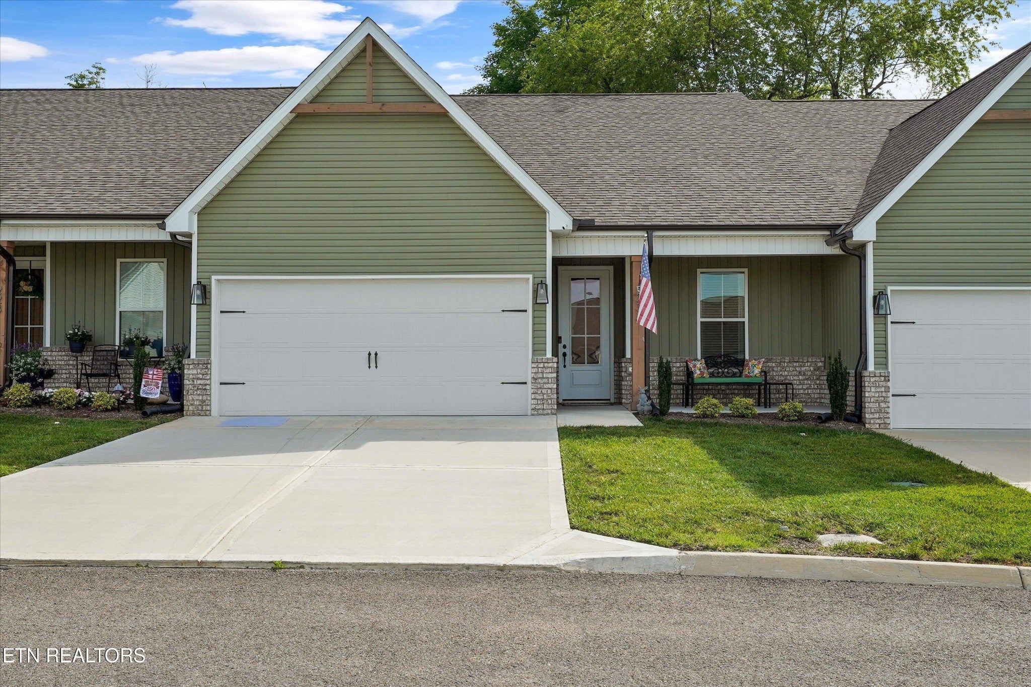 233 Elise Way — photo