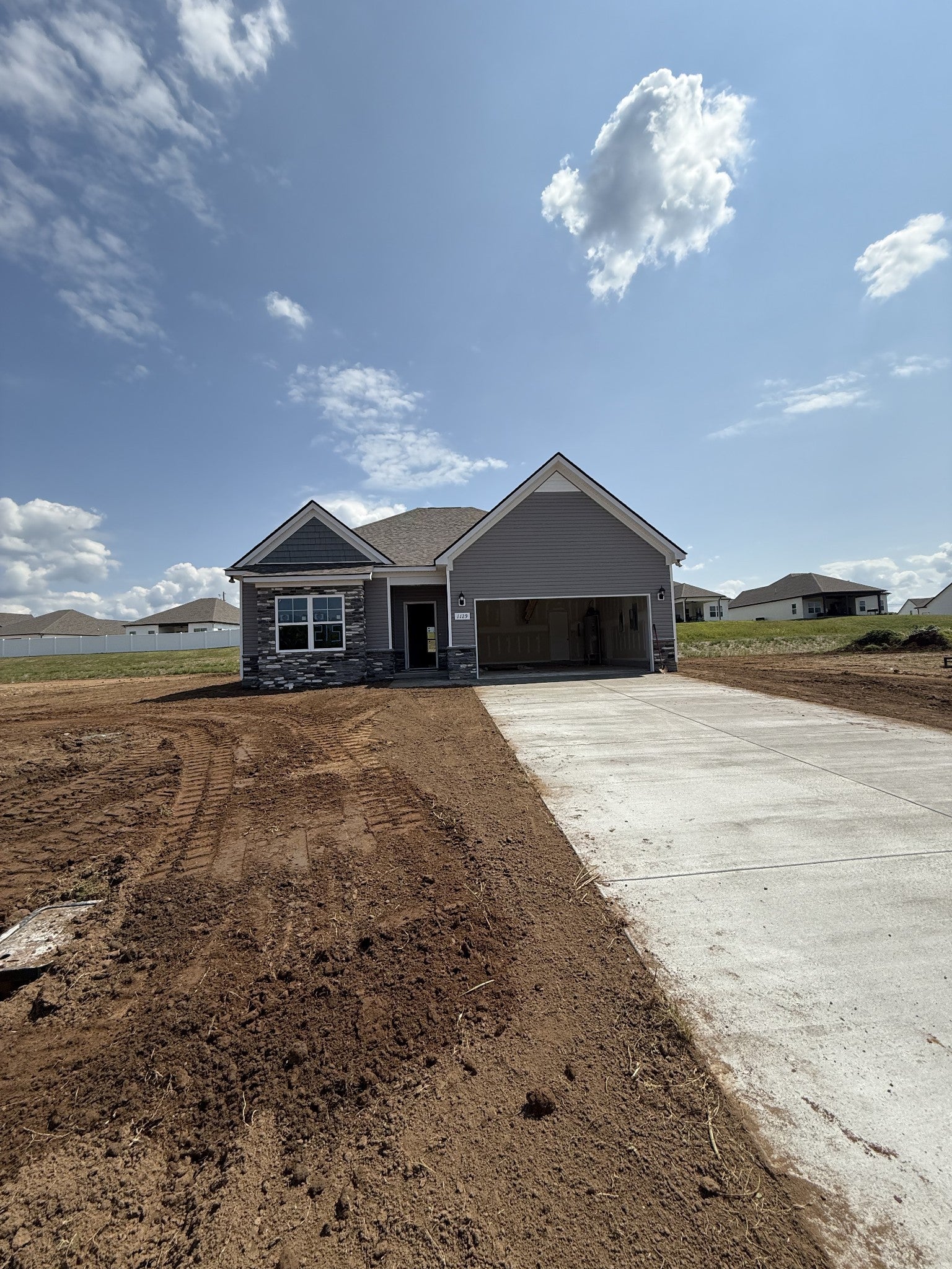 733 Creekbend Ln — photo