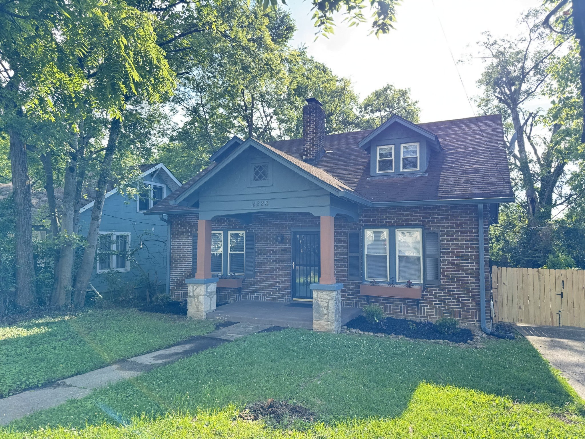 2228 Scott Ave — photo
