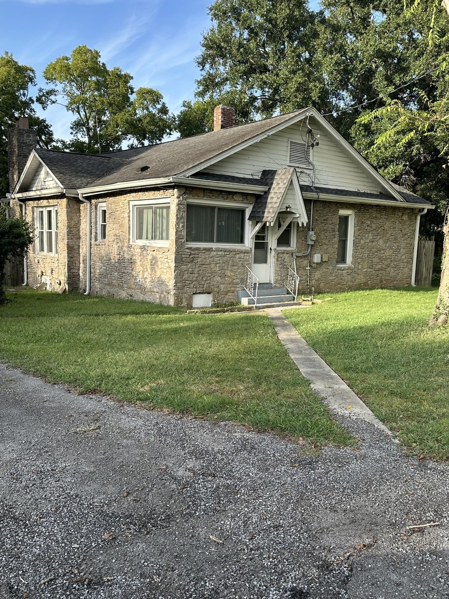 3023 Lyndale Dr — photo