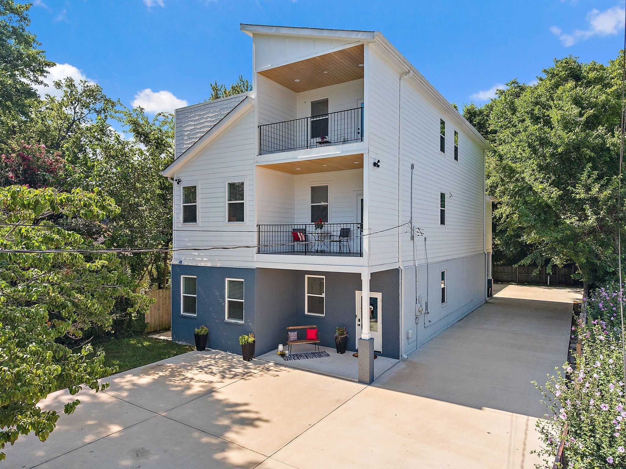 101 Lyle Ln — photo