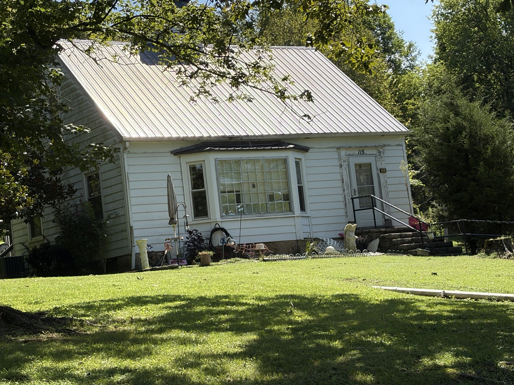 115 Sunset Dr — photo