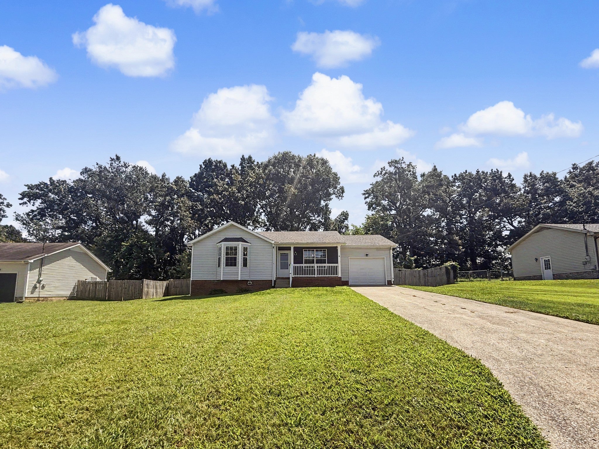 117 Oak Tree Dr — photo