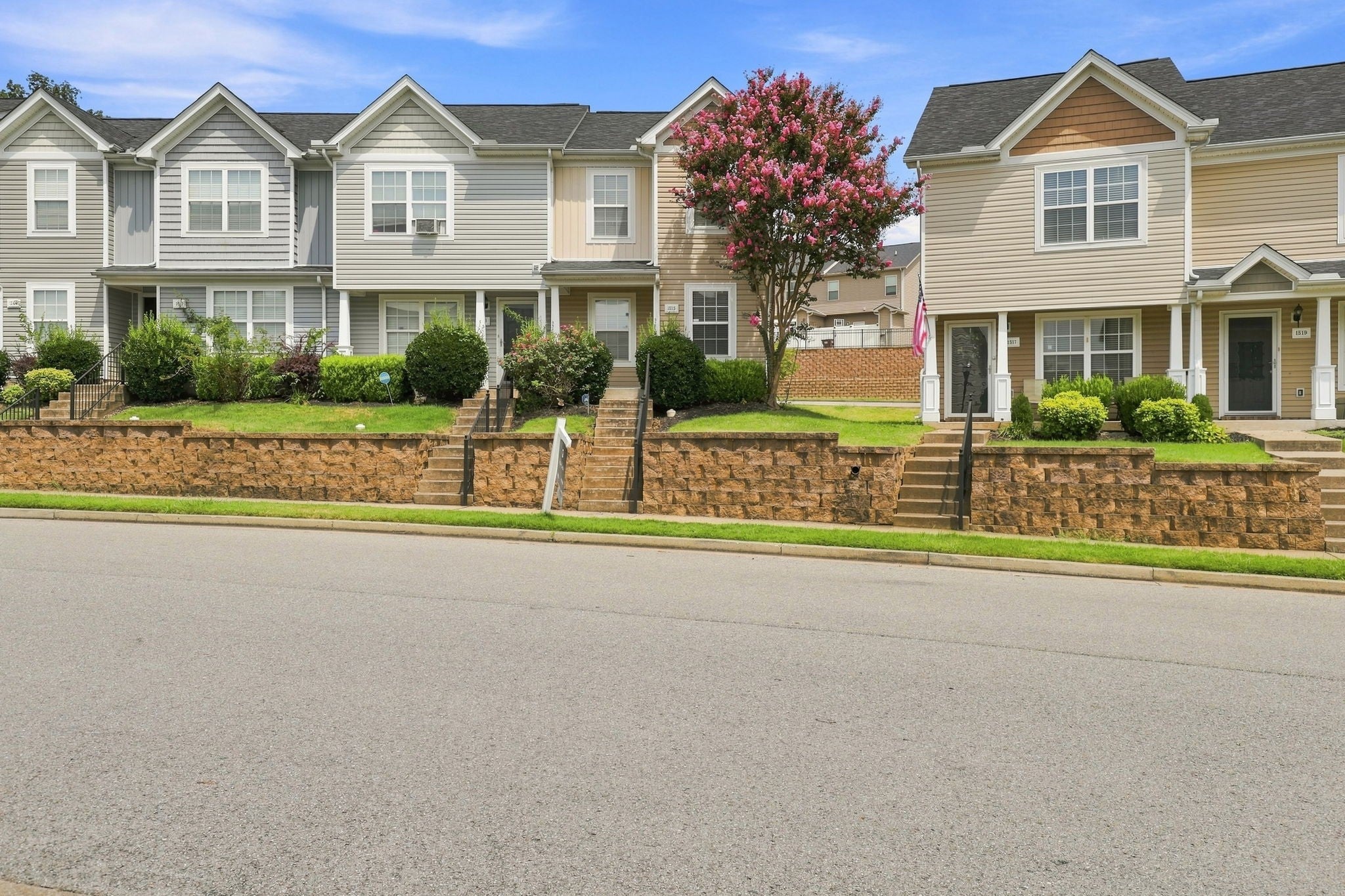 1515 Sprucedale Dr — photo
