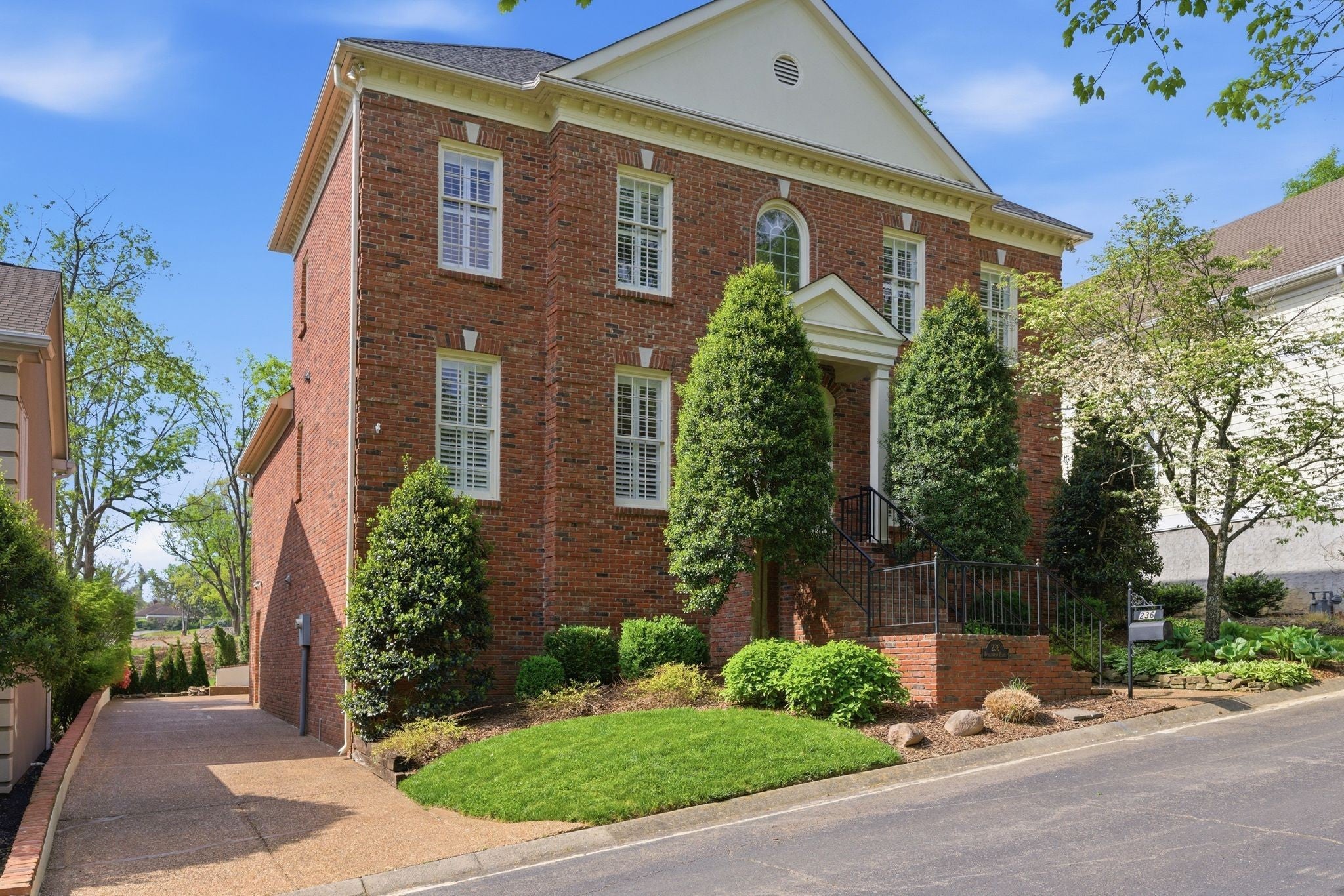 236 Burlington Pl — photo