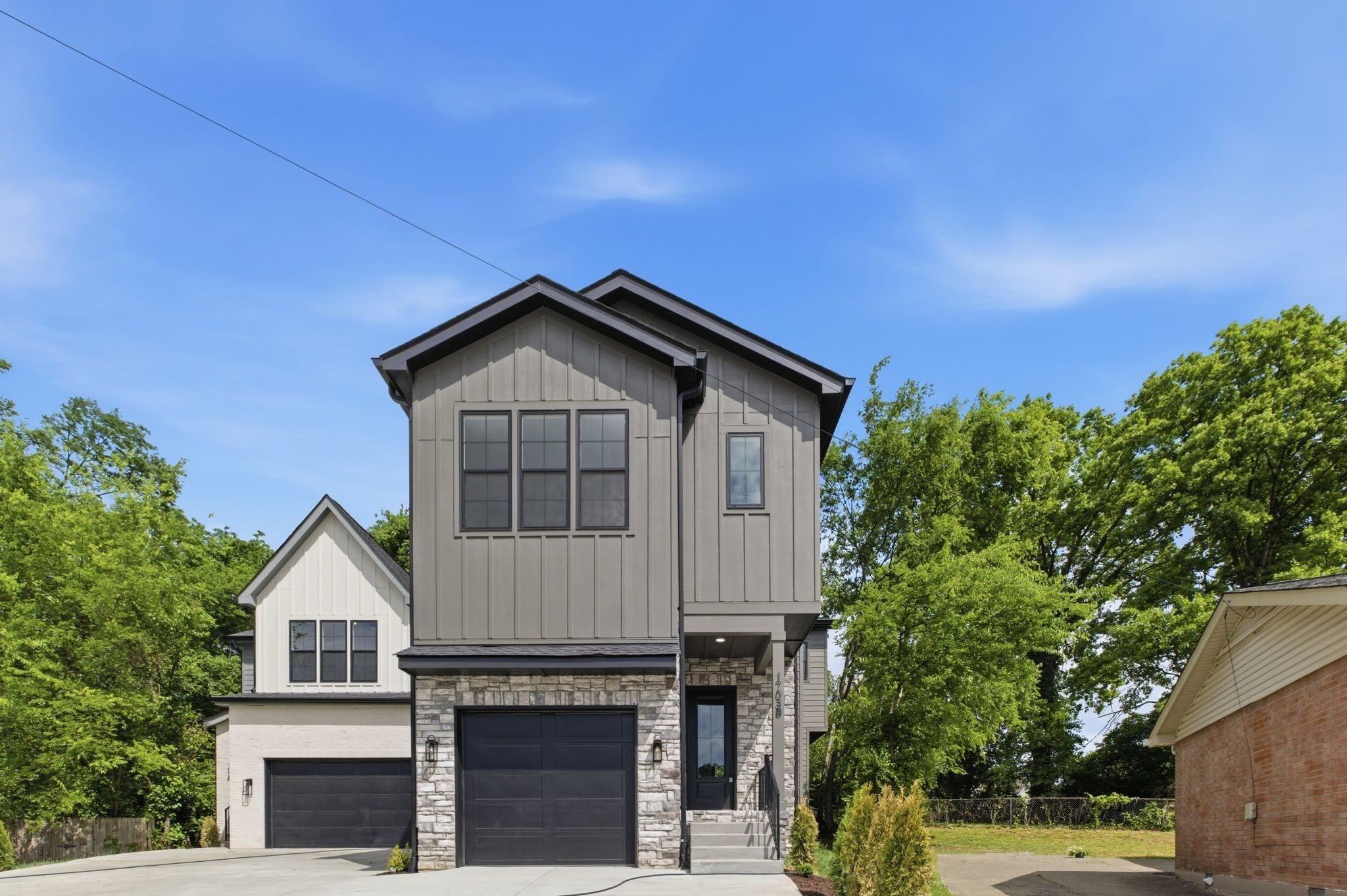 1703B Jeans Ct — photo
