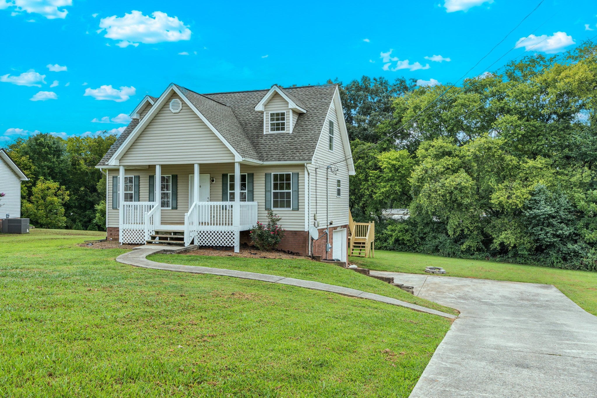 129 Apple Valley Ct NE — photo