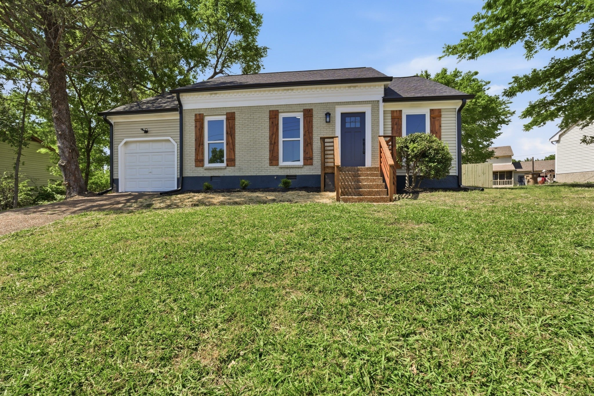 737 Heritage Dr — photo