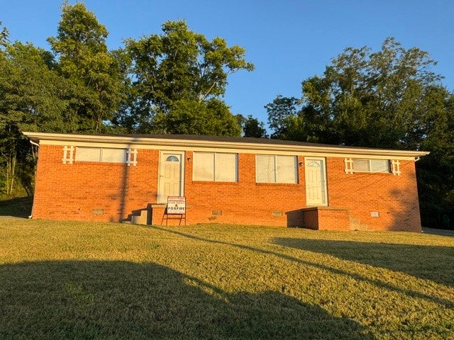 105 Edgehill Dr — photo