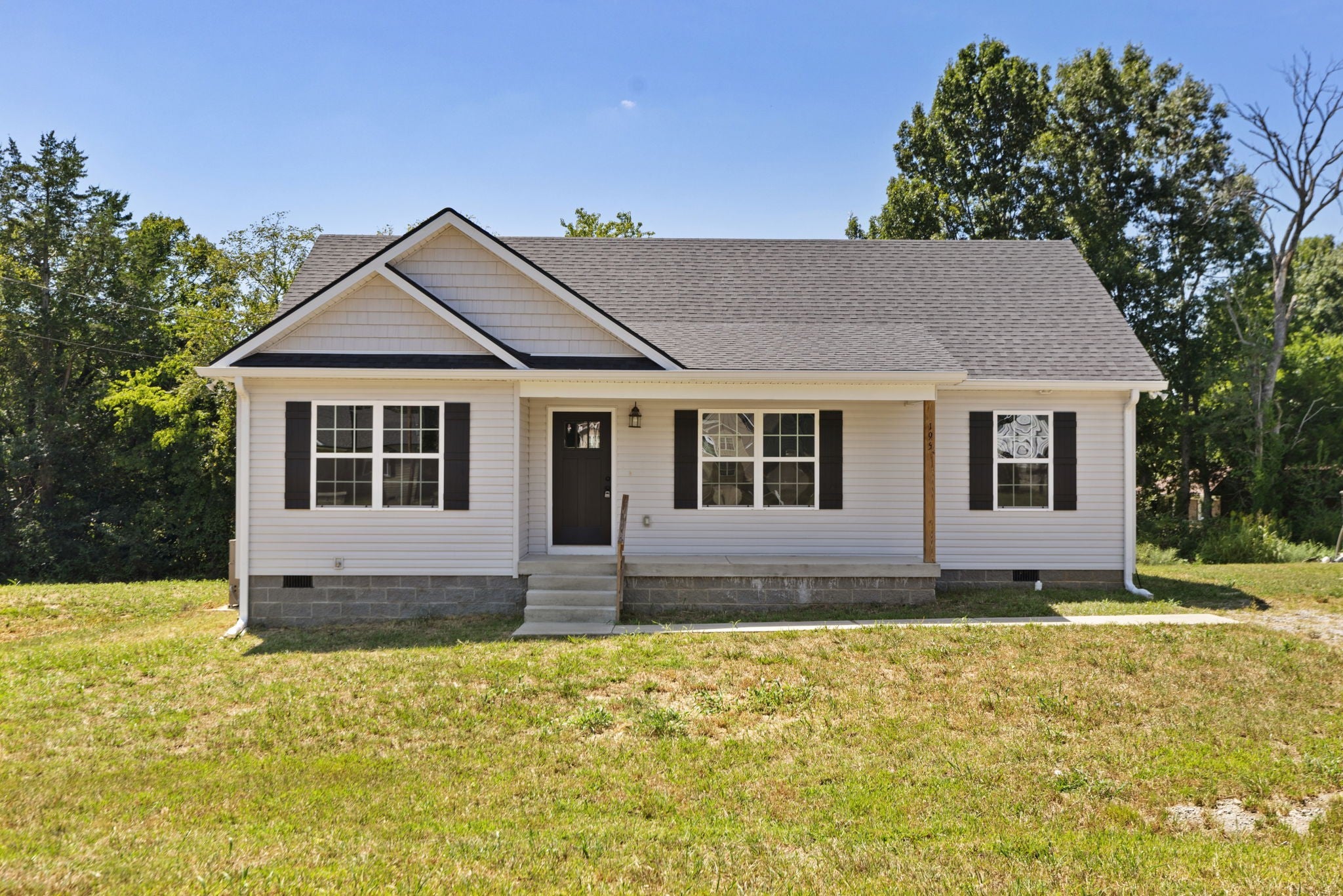 195 Southview Dr — photo