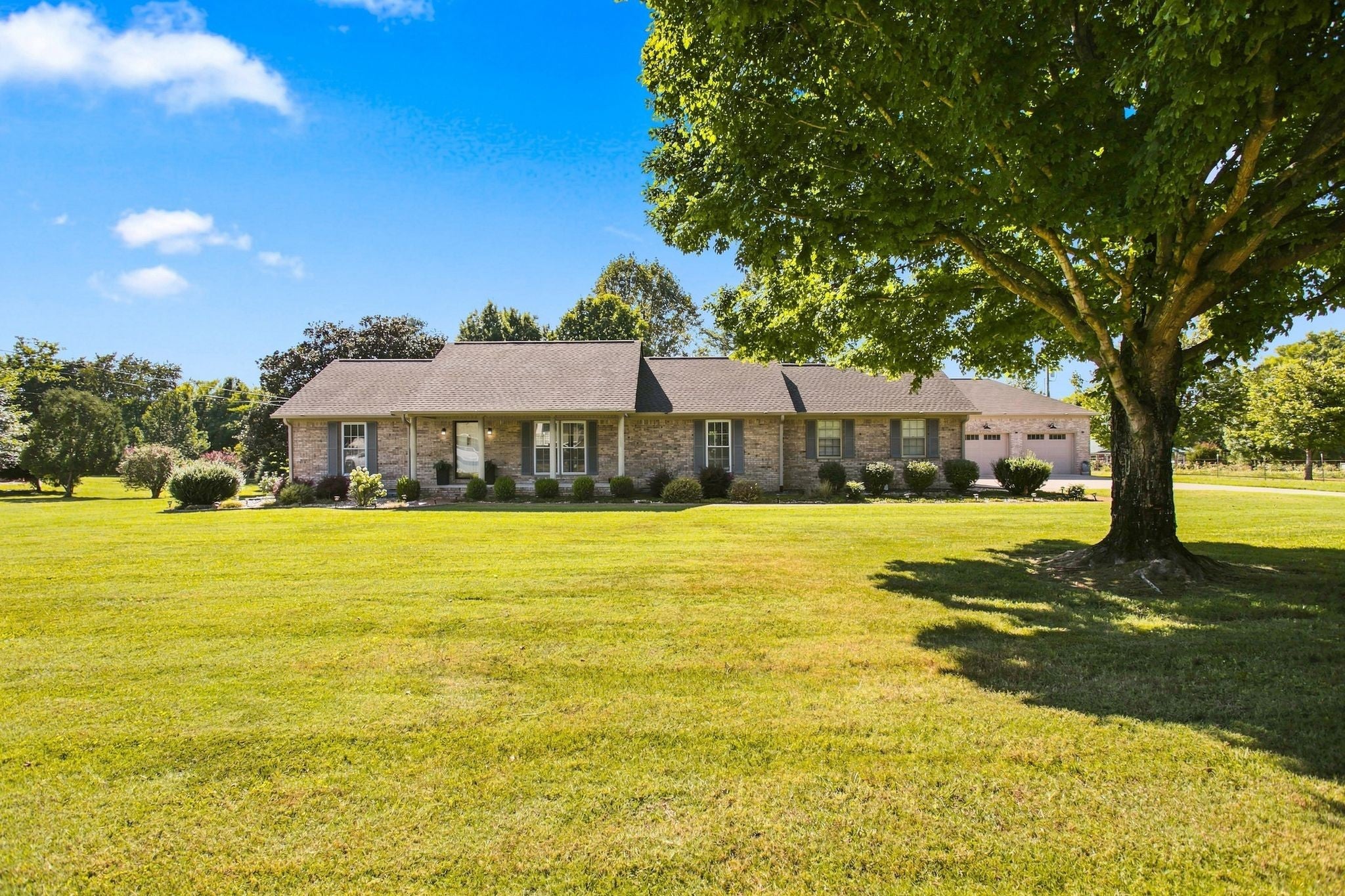 835 Nathan Dr — photo