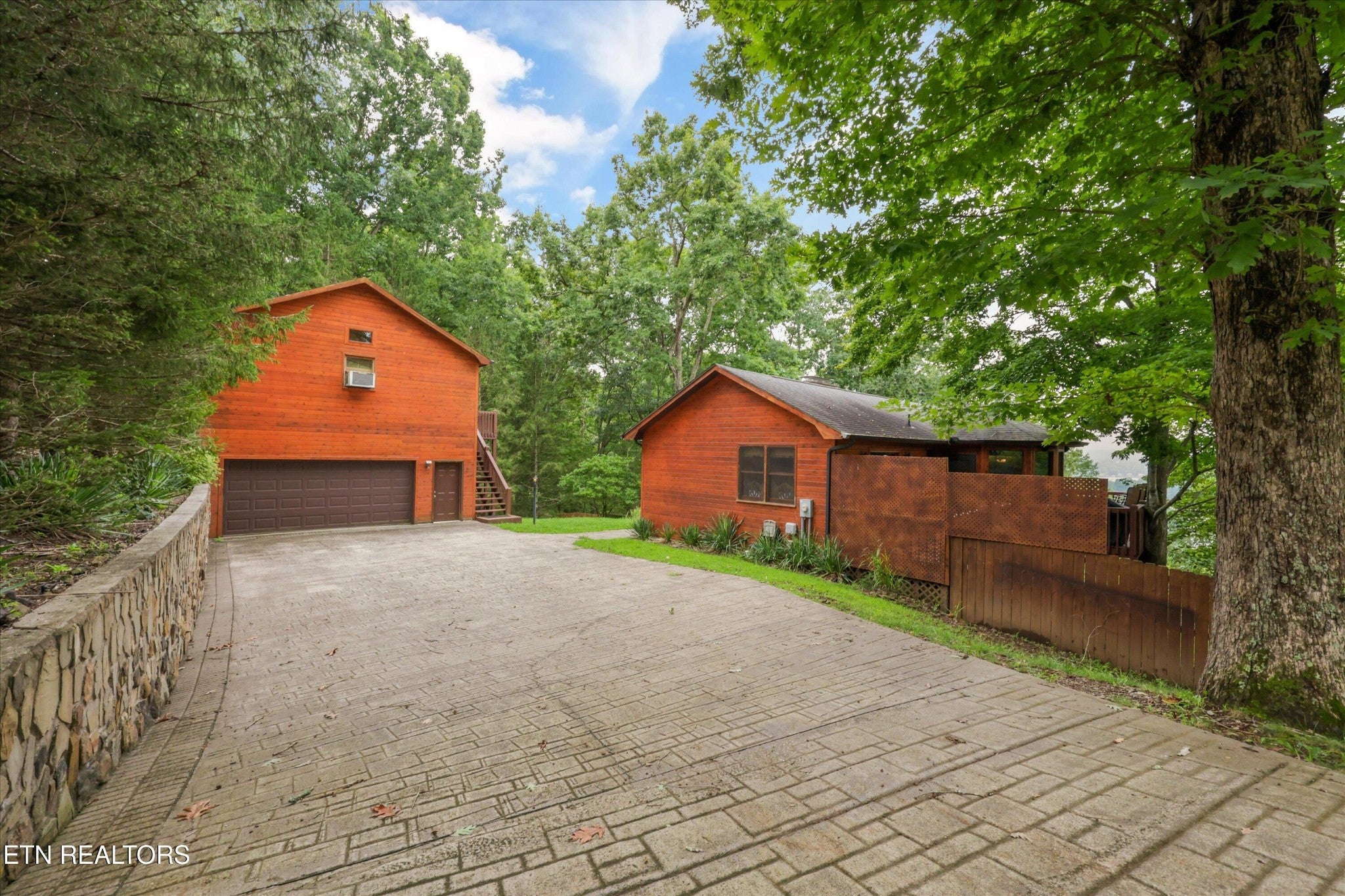 1186 Deerfield Way — photo