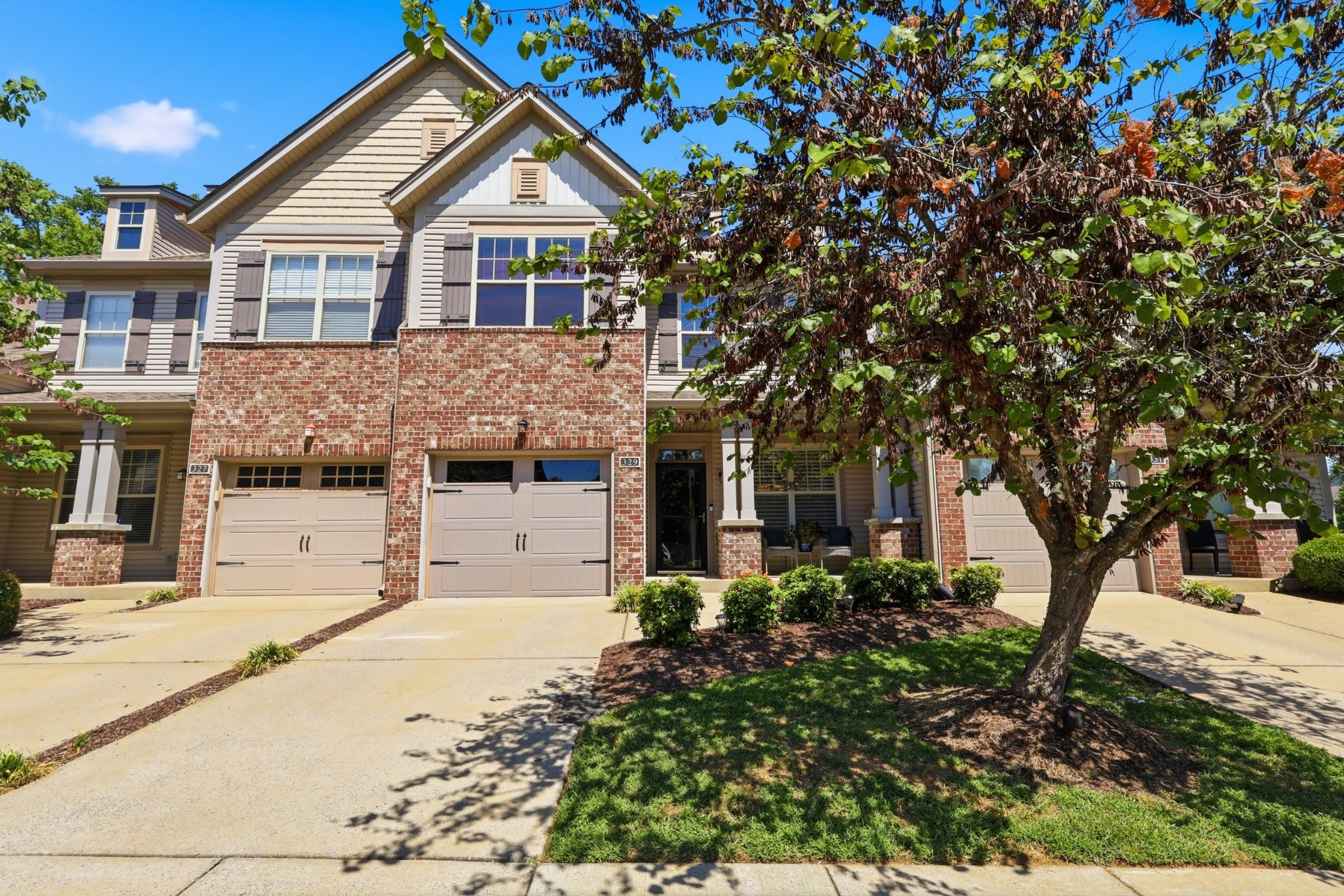329 Griffin Pl — photo