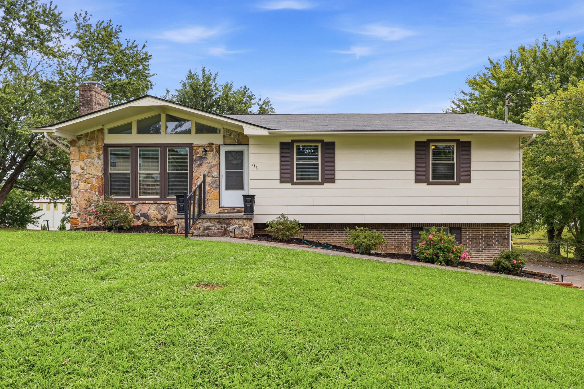 916 Tri Cir NE — photo