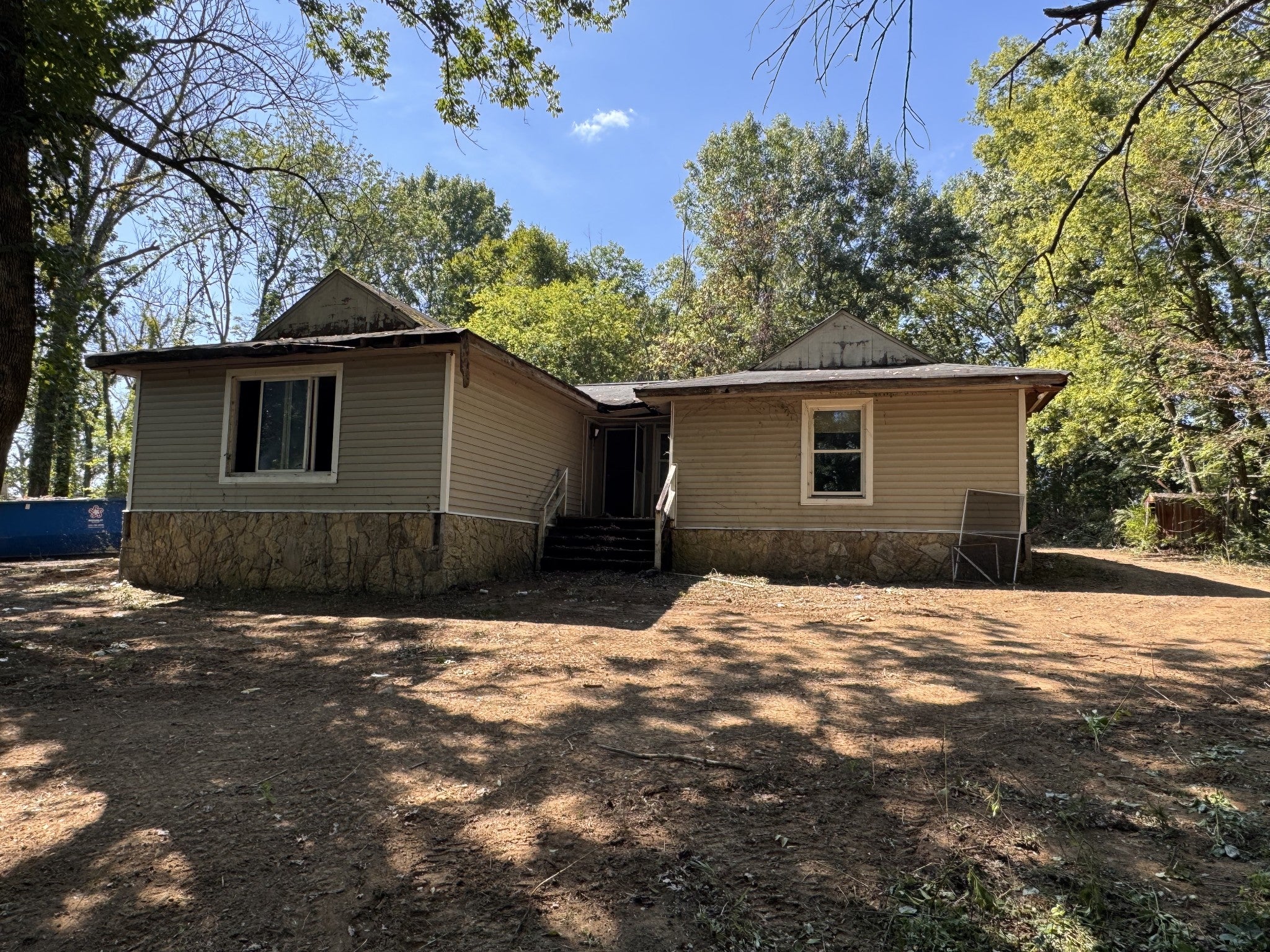 330 Lytle Dr — photo