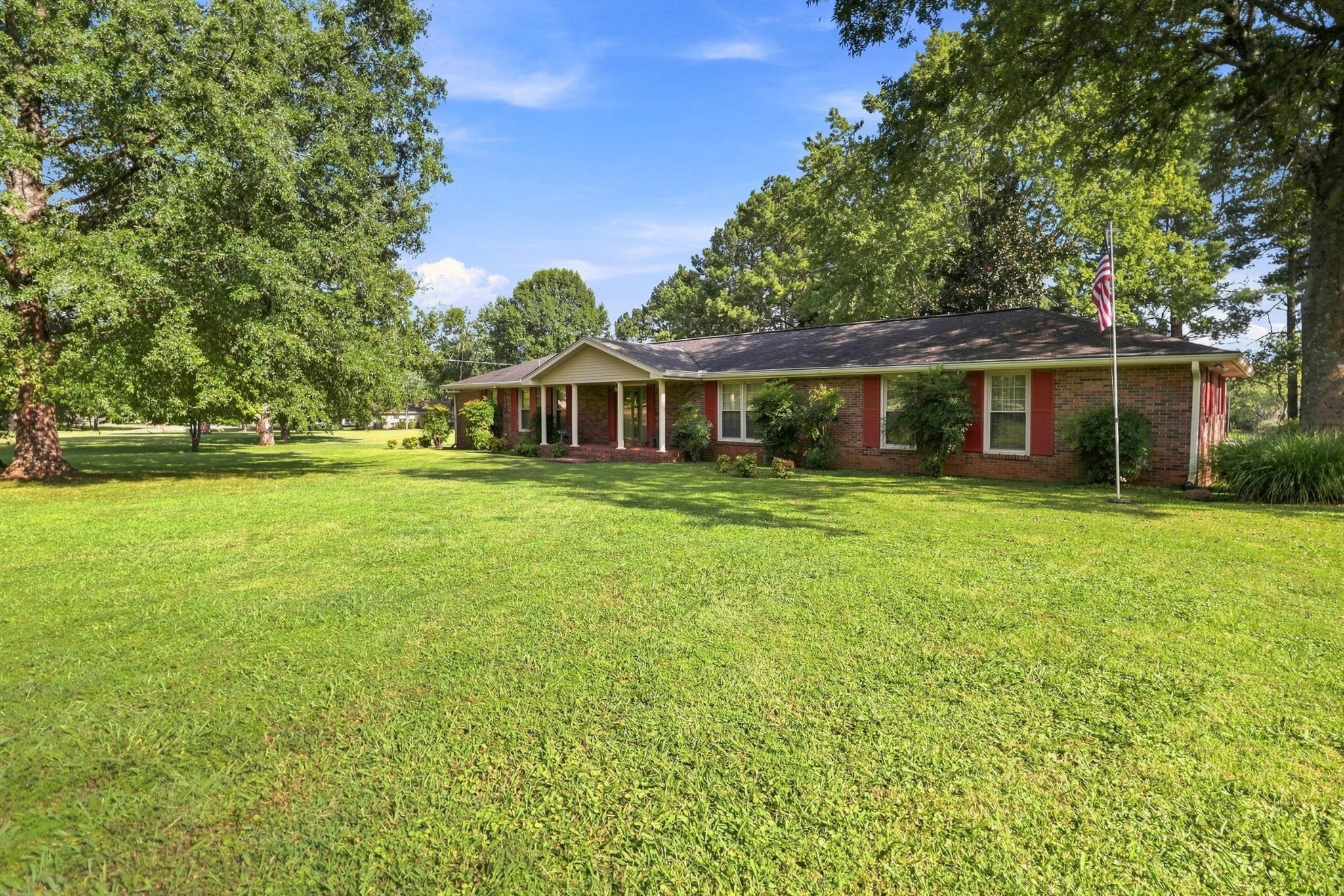 112 Cedar Way Dr — photo