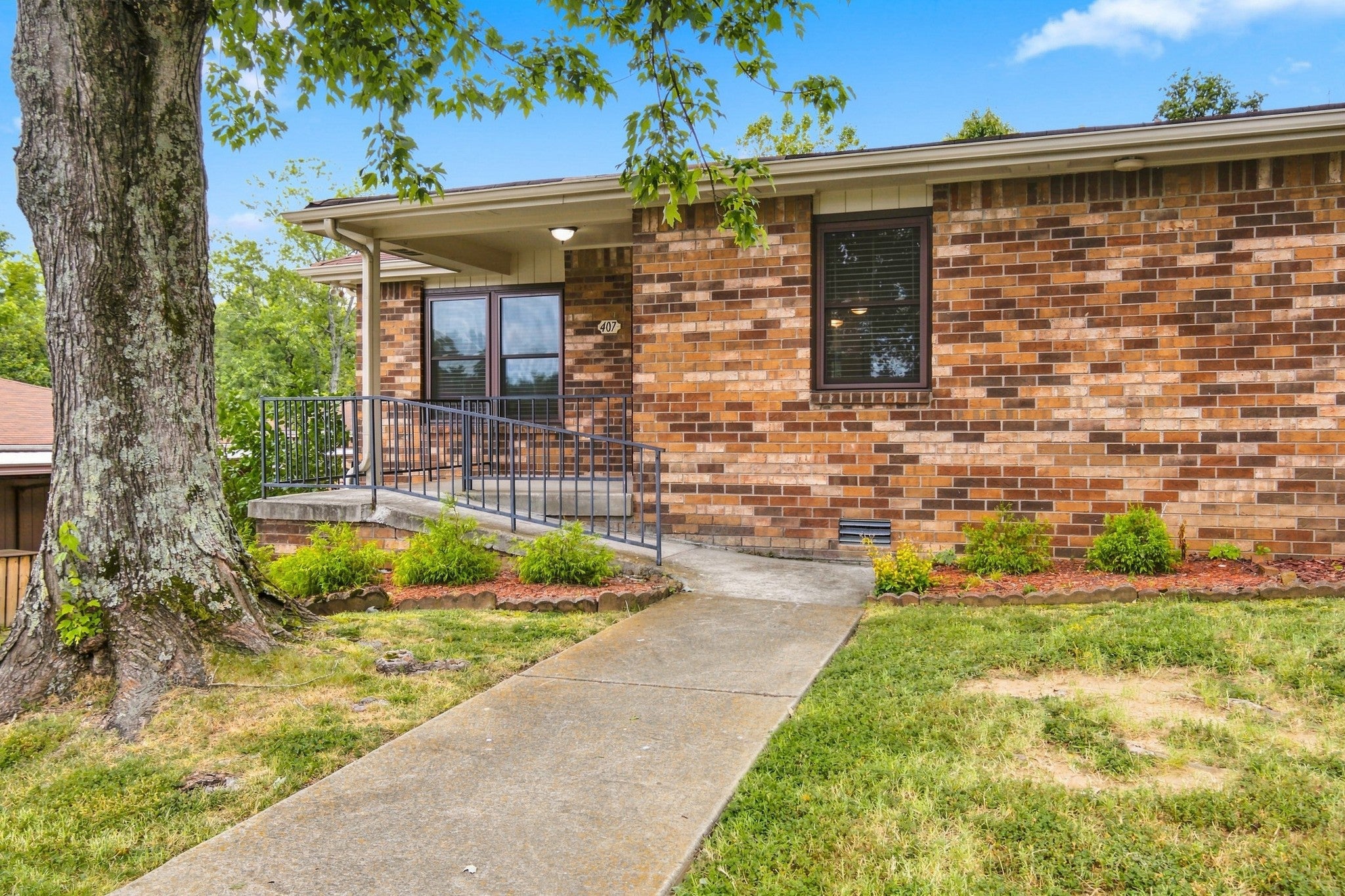 407 Deer Lake Dr — photo