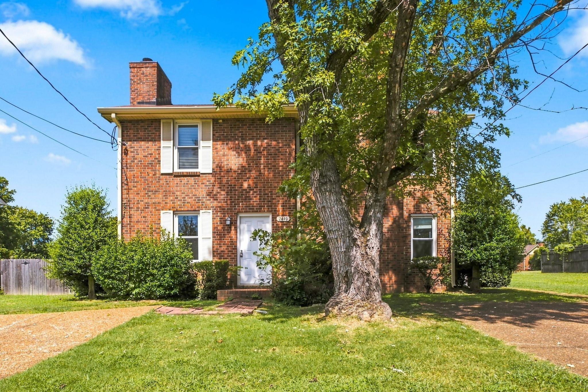 2440 Fairbrook Dr — photo