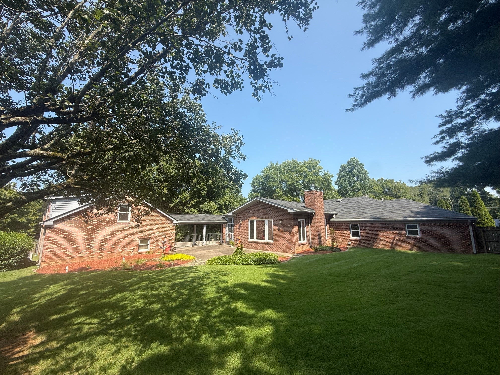 1206 Holly Hill Dr — photo