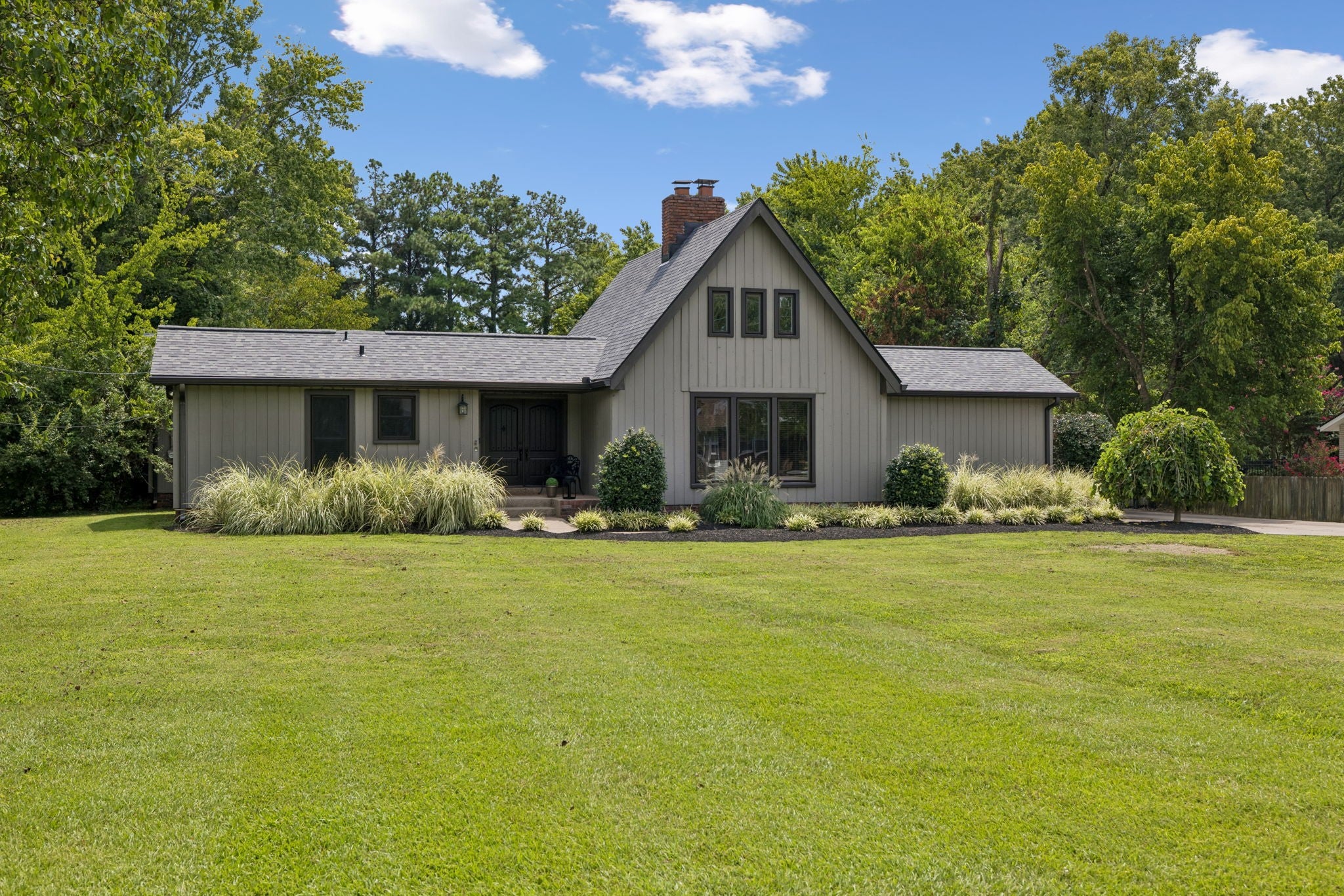 1218 General Macarthur Dr — photo