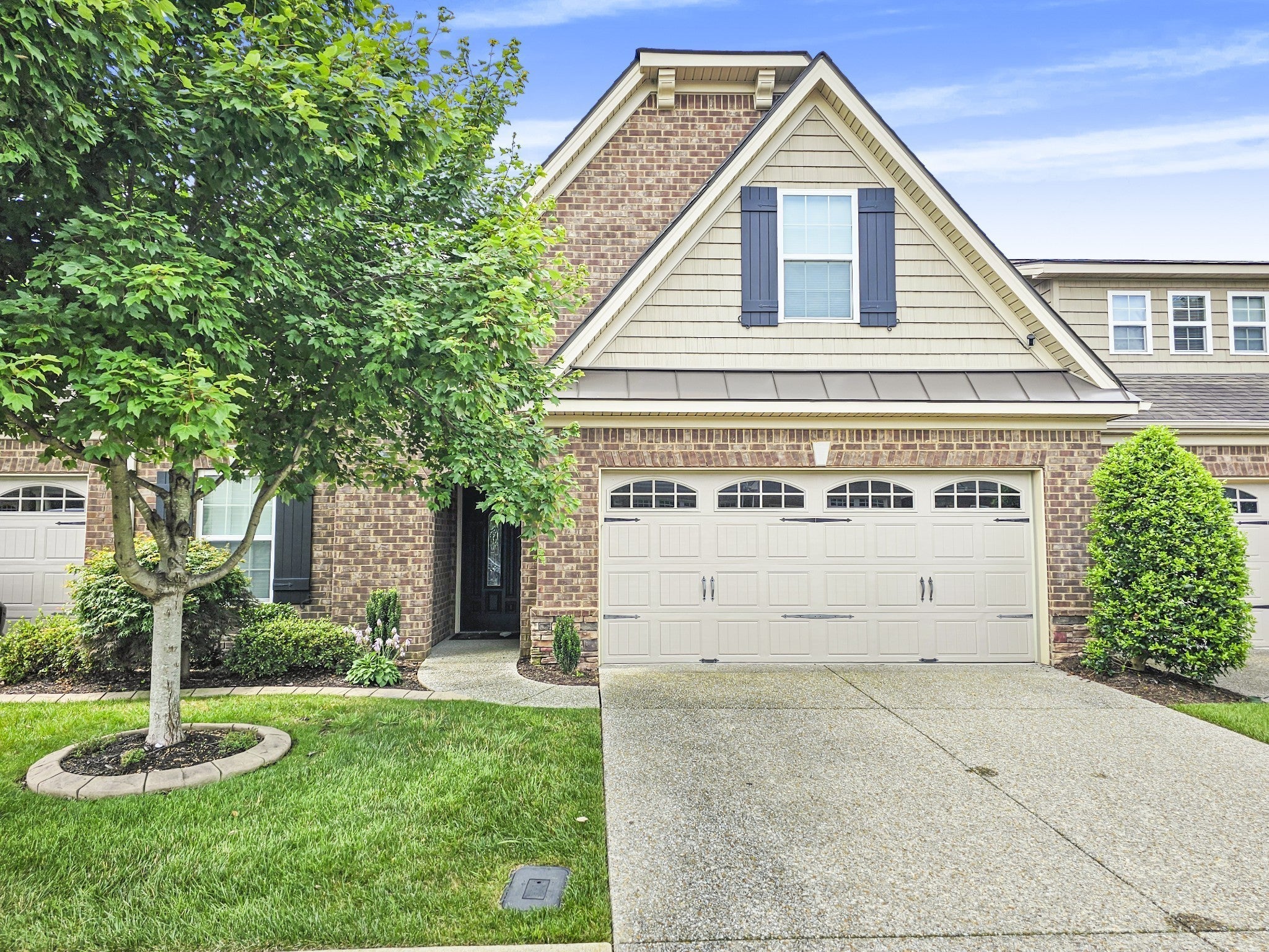 835 Meadowcrest Way — photo