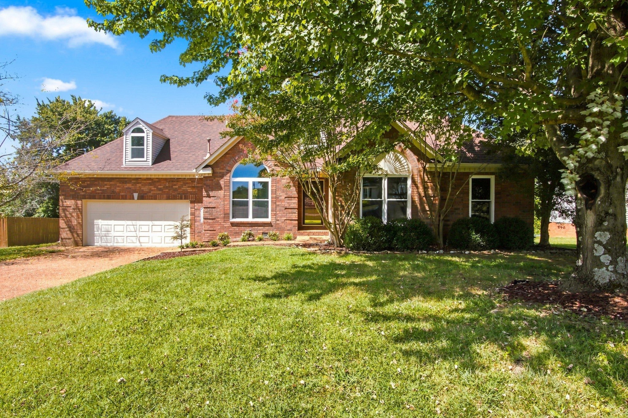 2946 Iroquois Dr — photo