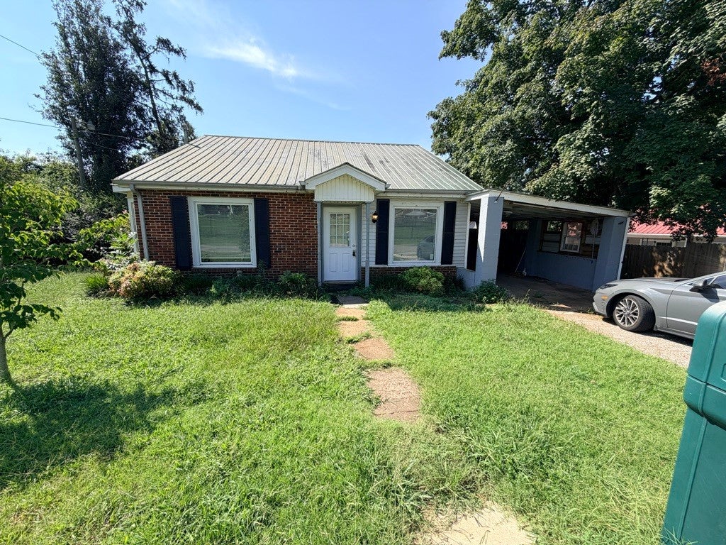 203 W Petty Ln — photo