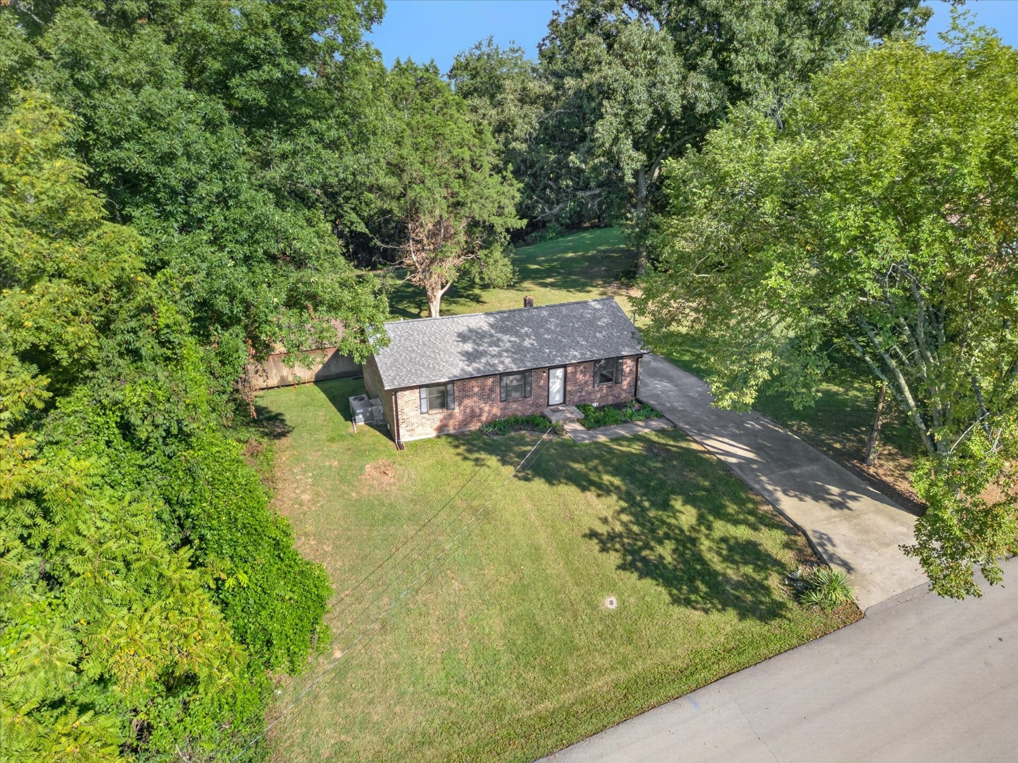 1325 Courtney Dr — photo
