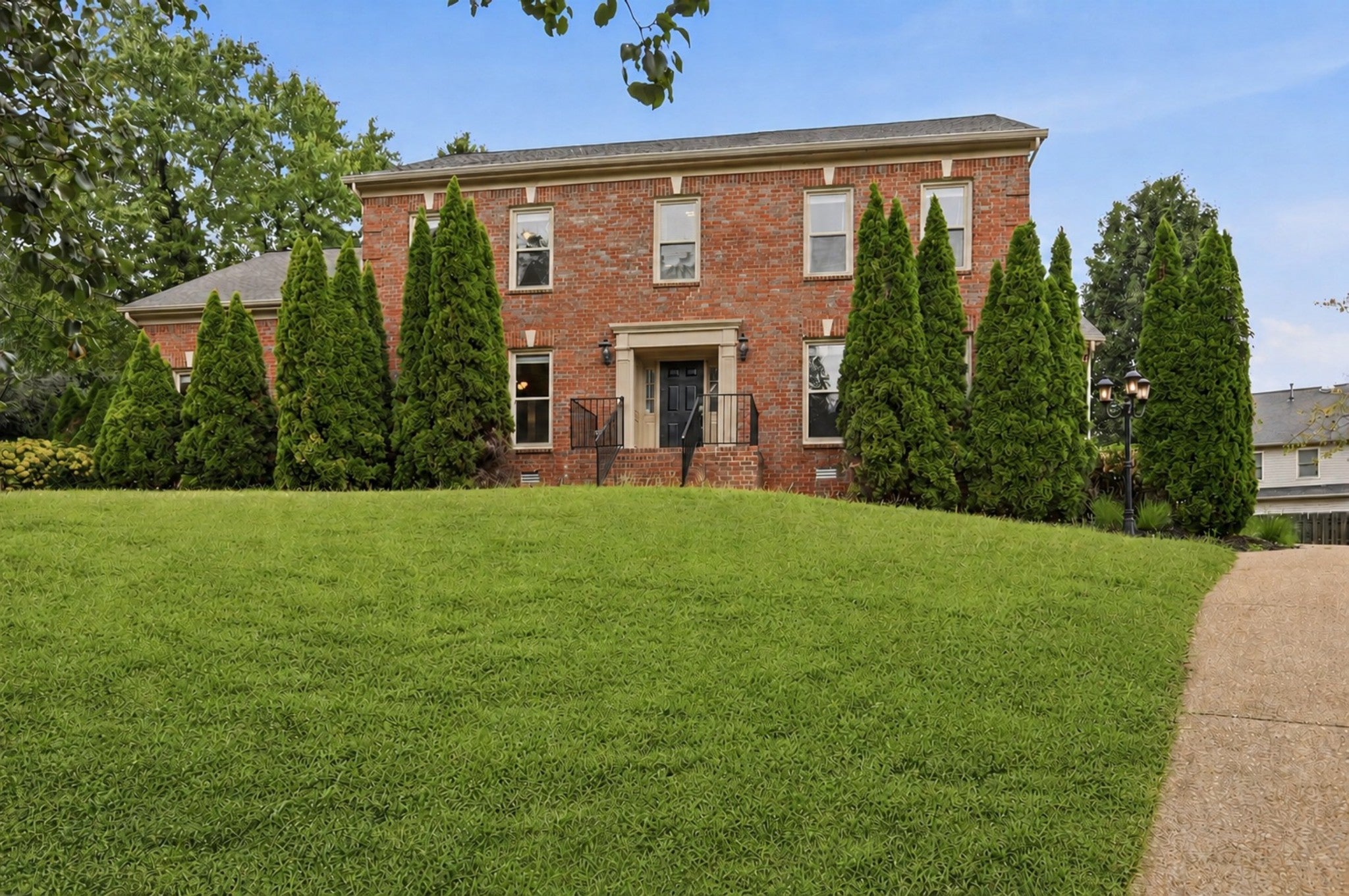 704 Postal Ct — photo