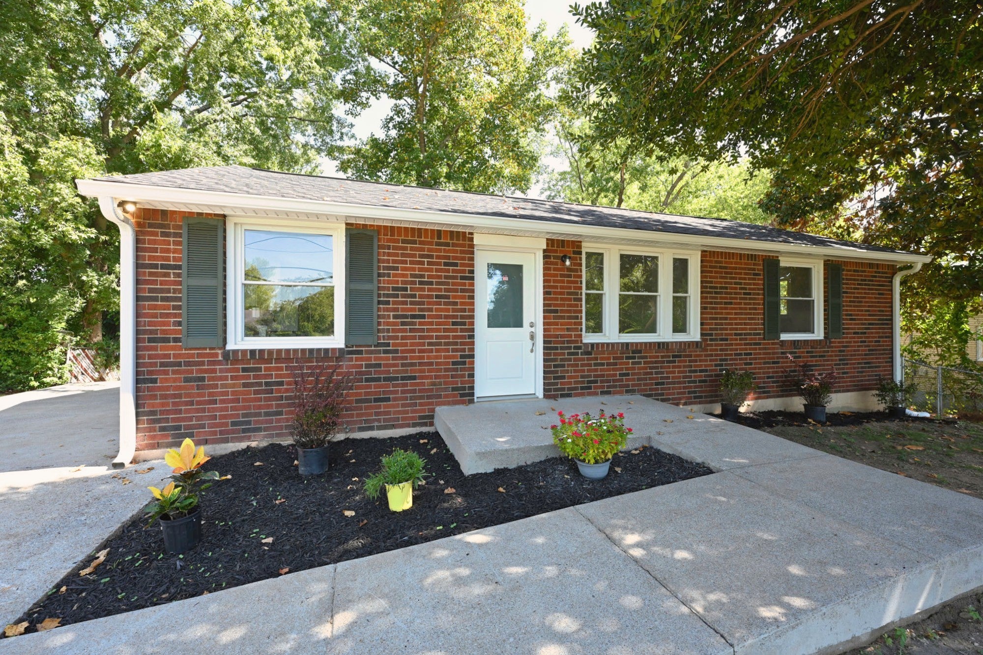 3944 Plantation Dr — photo