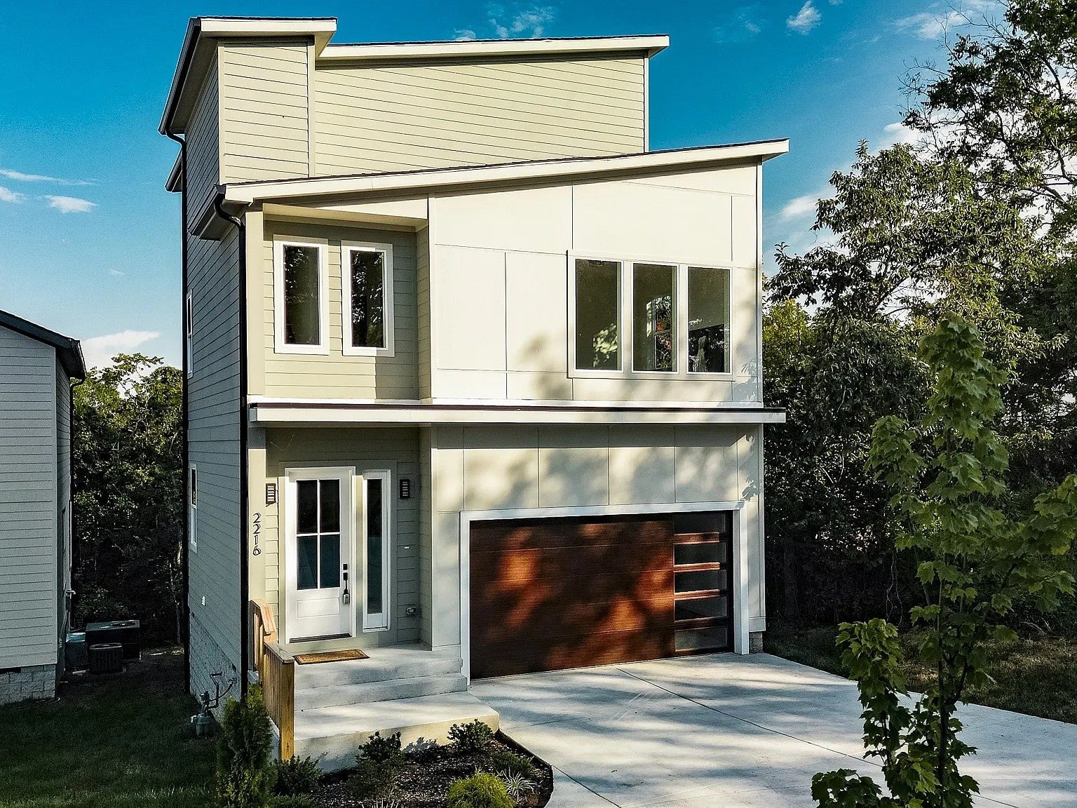 2216 Summitt Ave — photo