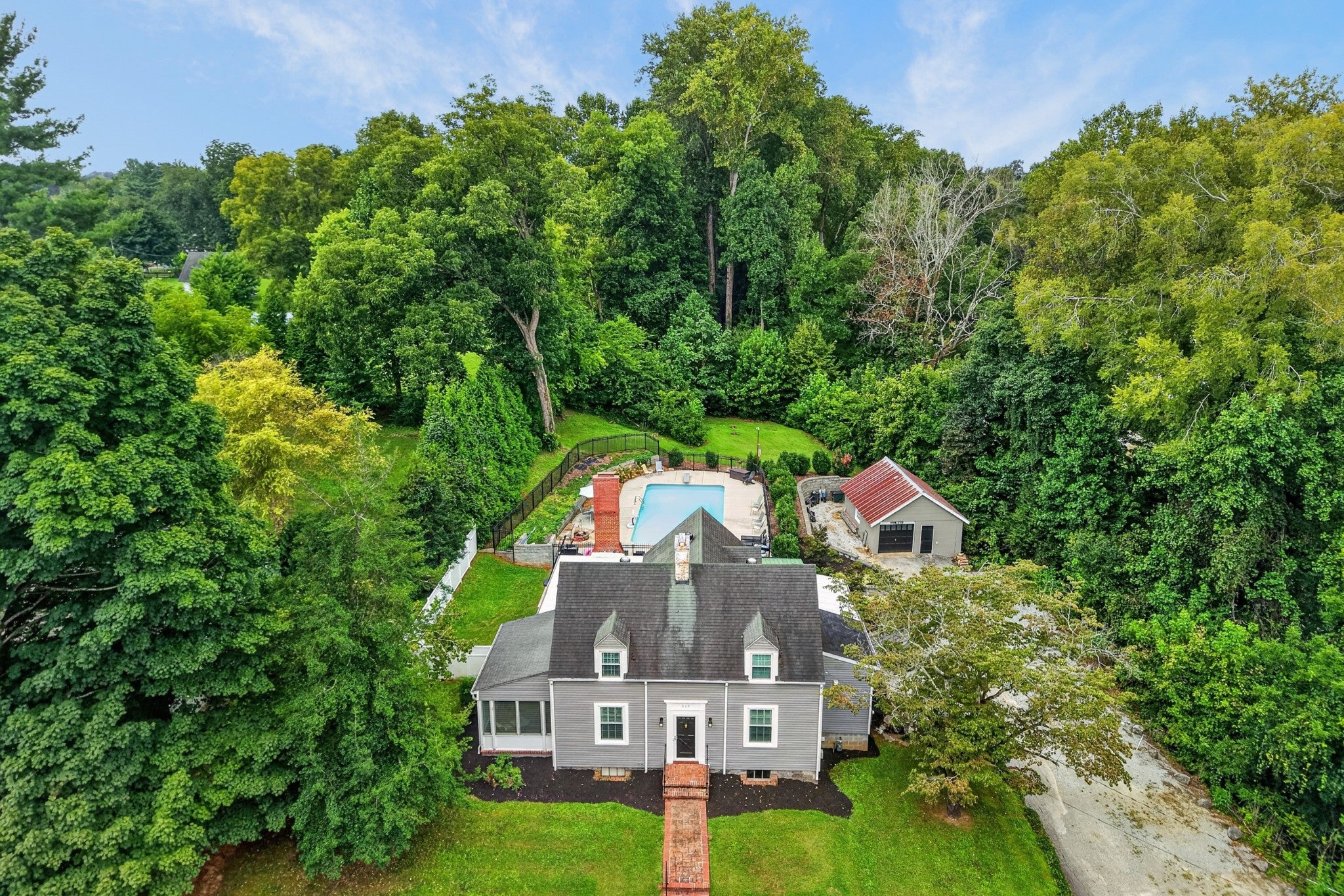111 Westwood Dr — photo