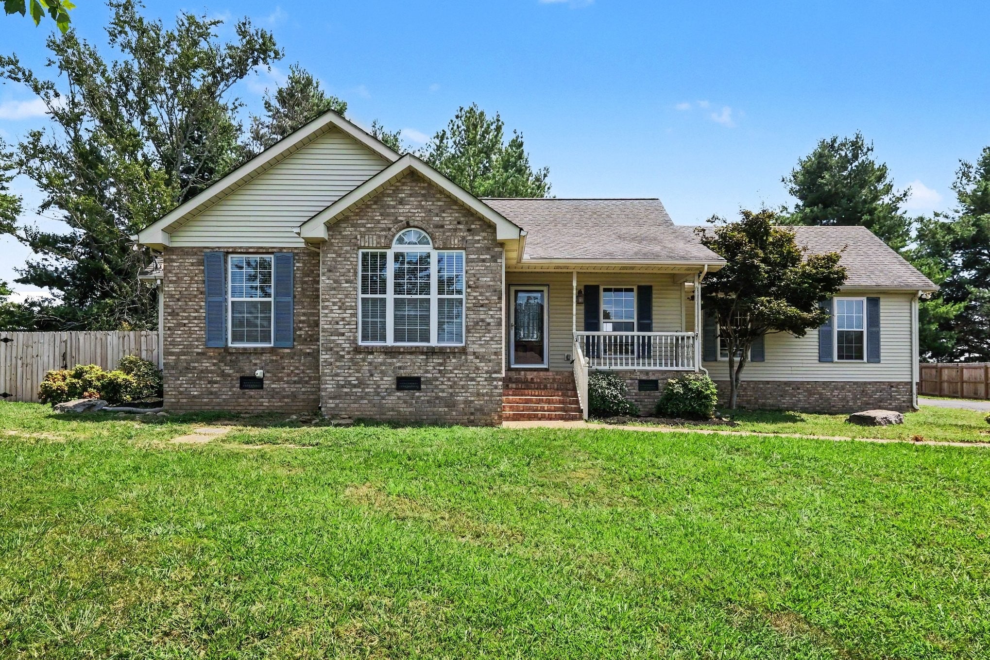 106 Dawn Ct — photo