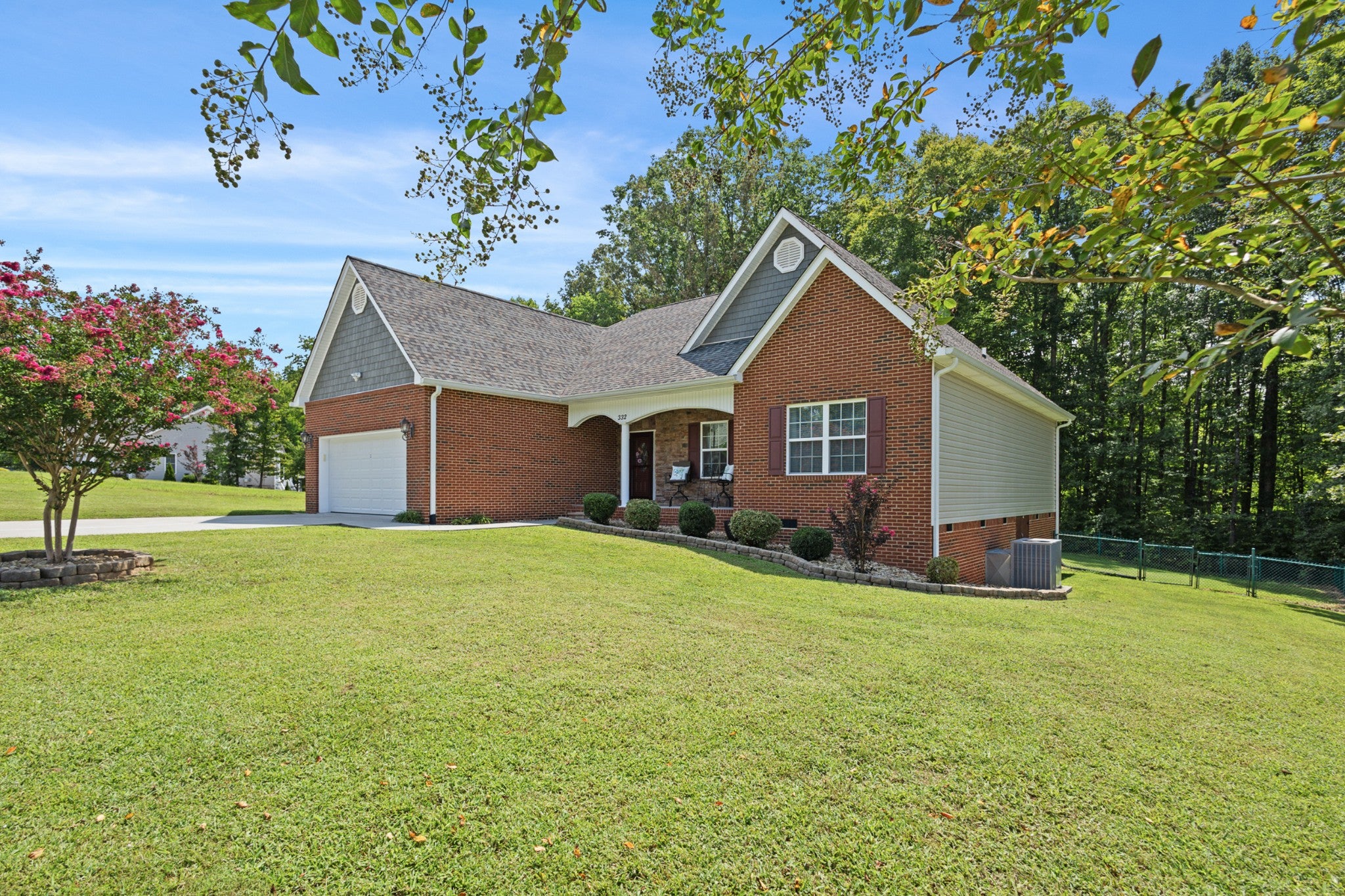 332 Shadows Lawn Dr — photo
