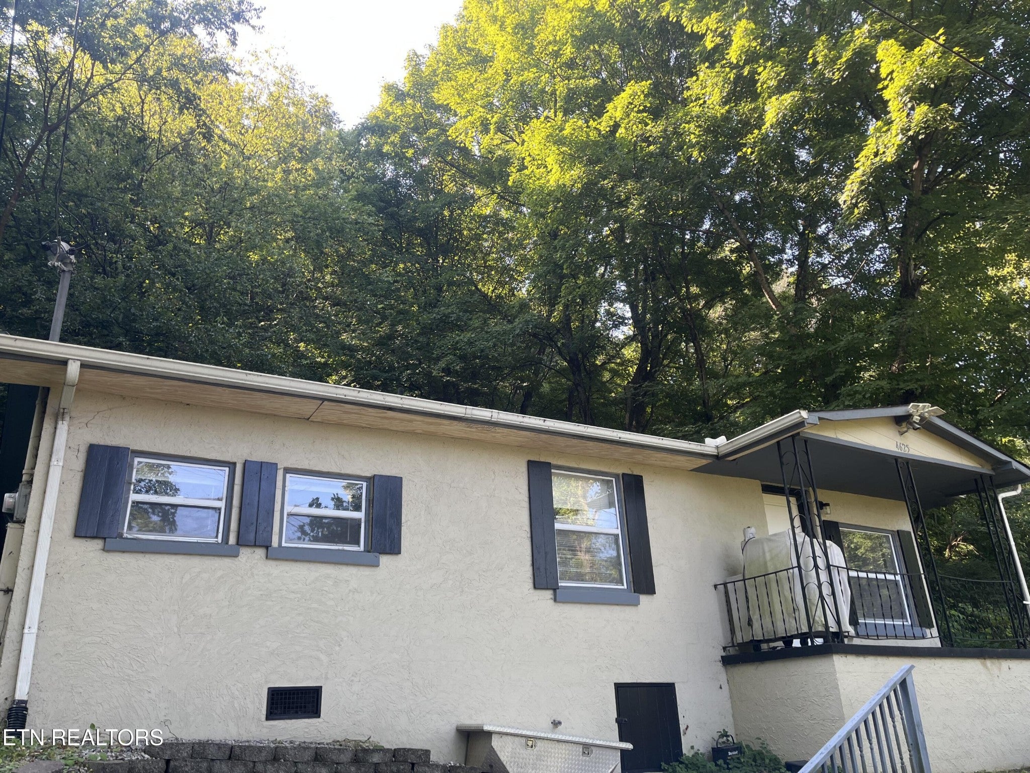 4625 Carver Rd — photo