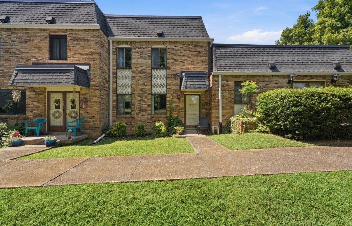 258 Lake Chateau Dr — photo
