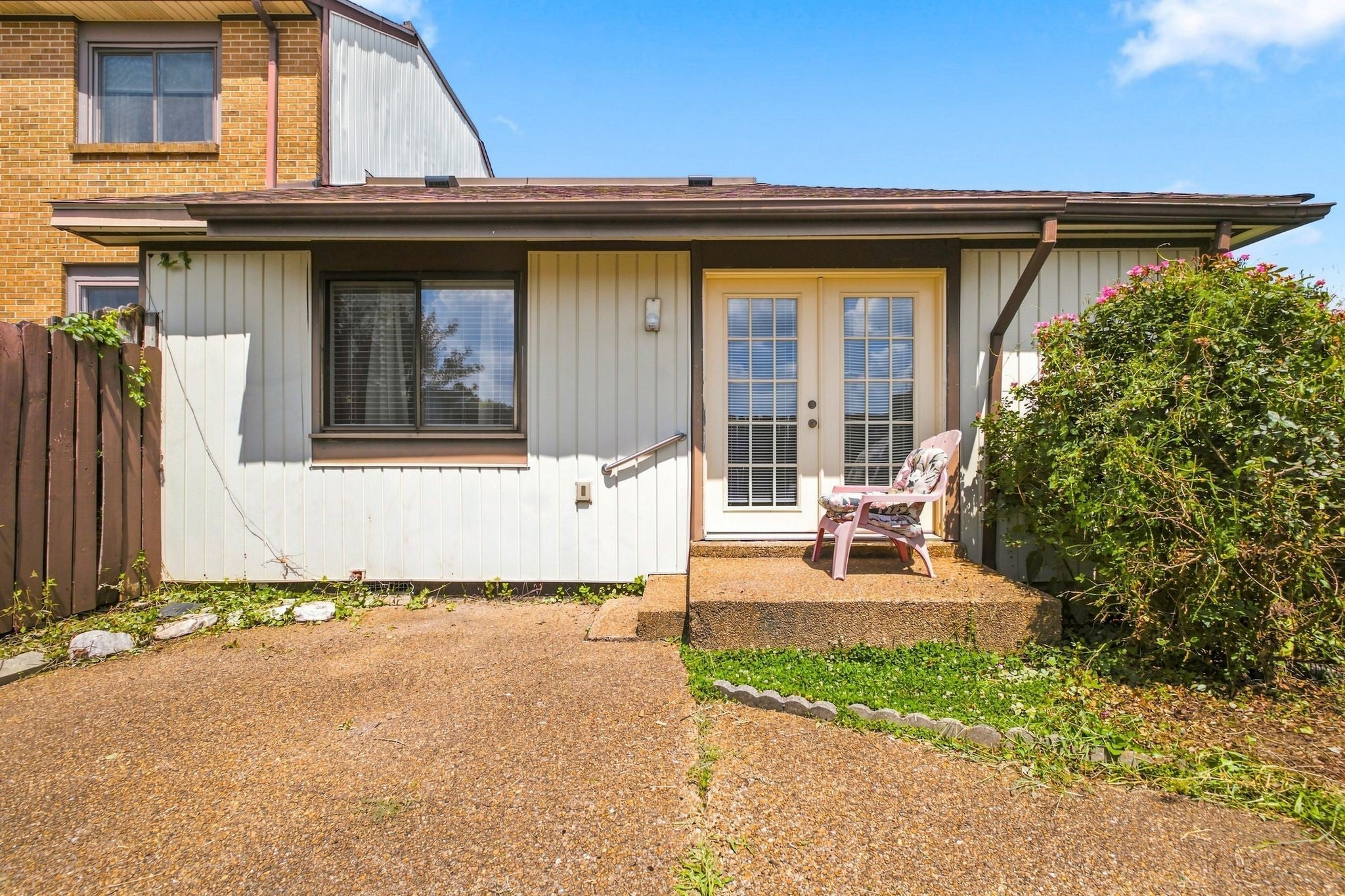 1040 Heritage Dr — photo