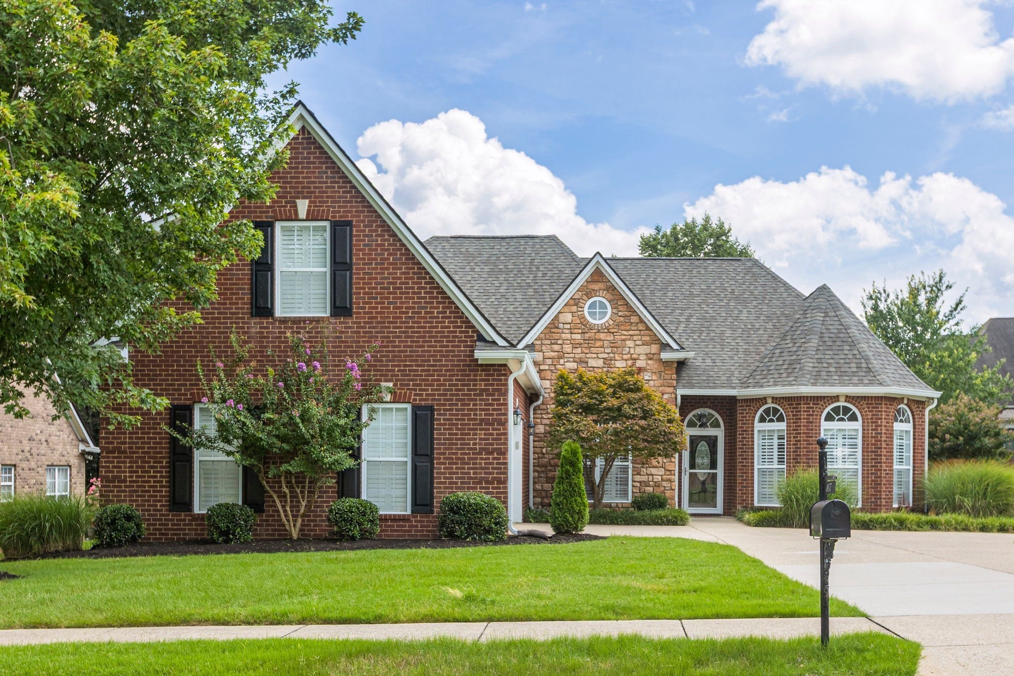 1077 Nealcrest Cir — photo