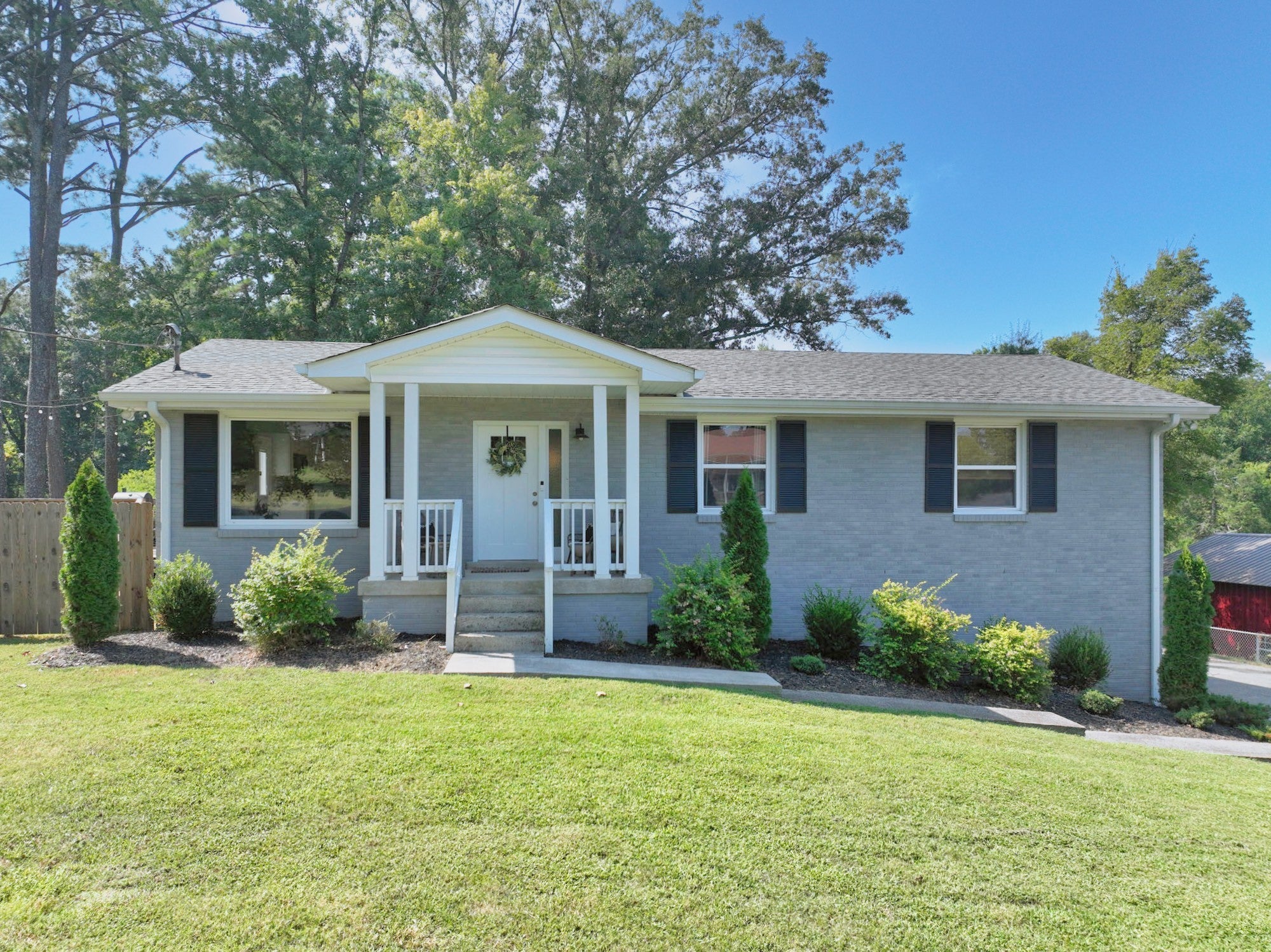 710 Overlook Dr — photo