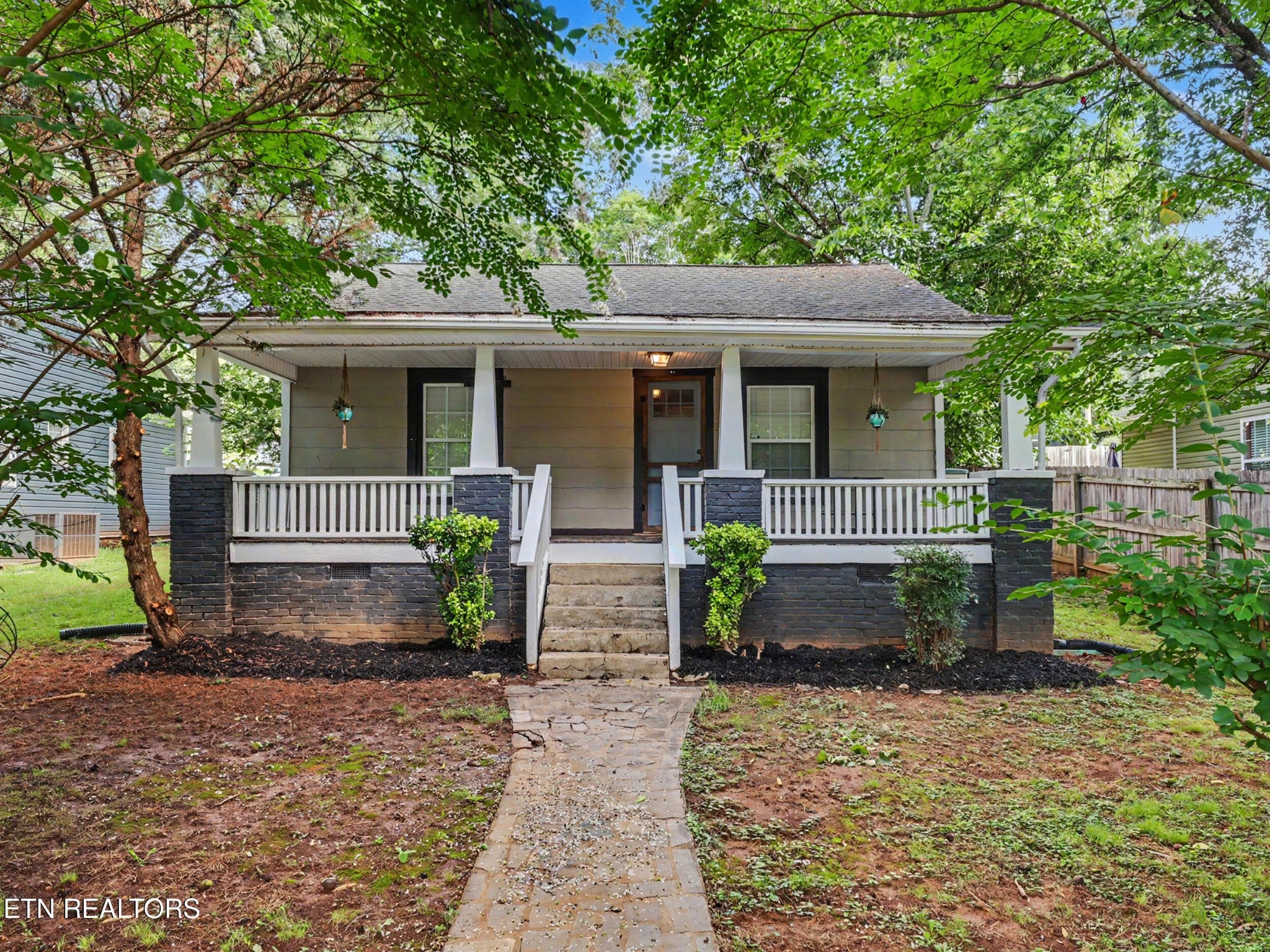 2311 Cedar Lane — photo