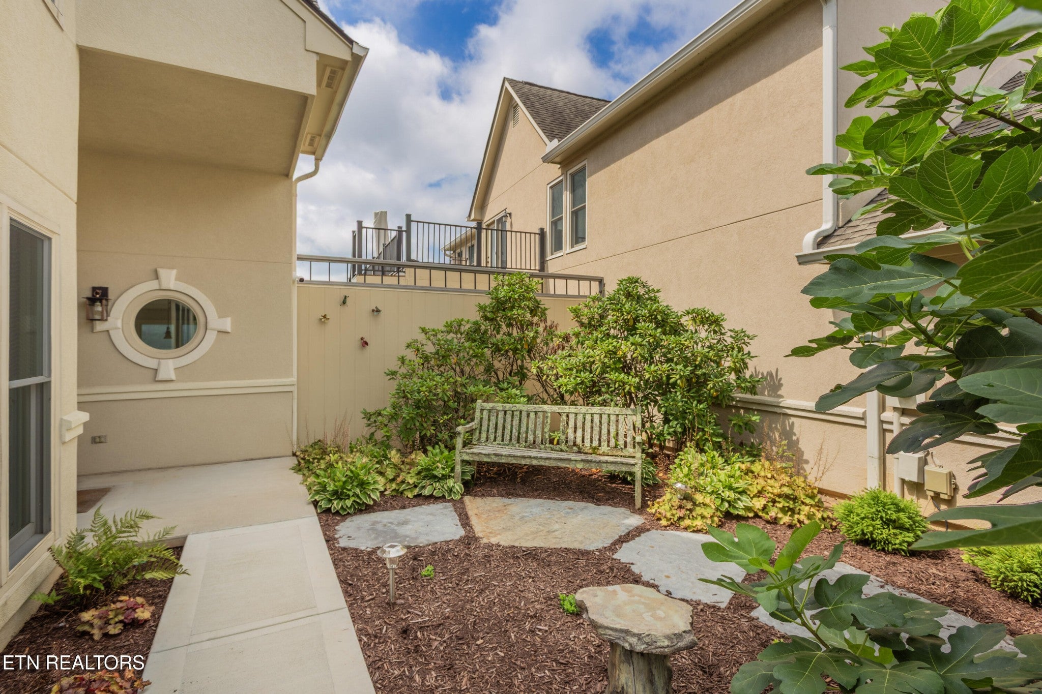 3445 Commodore Point — photo